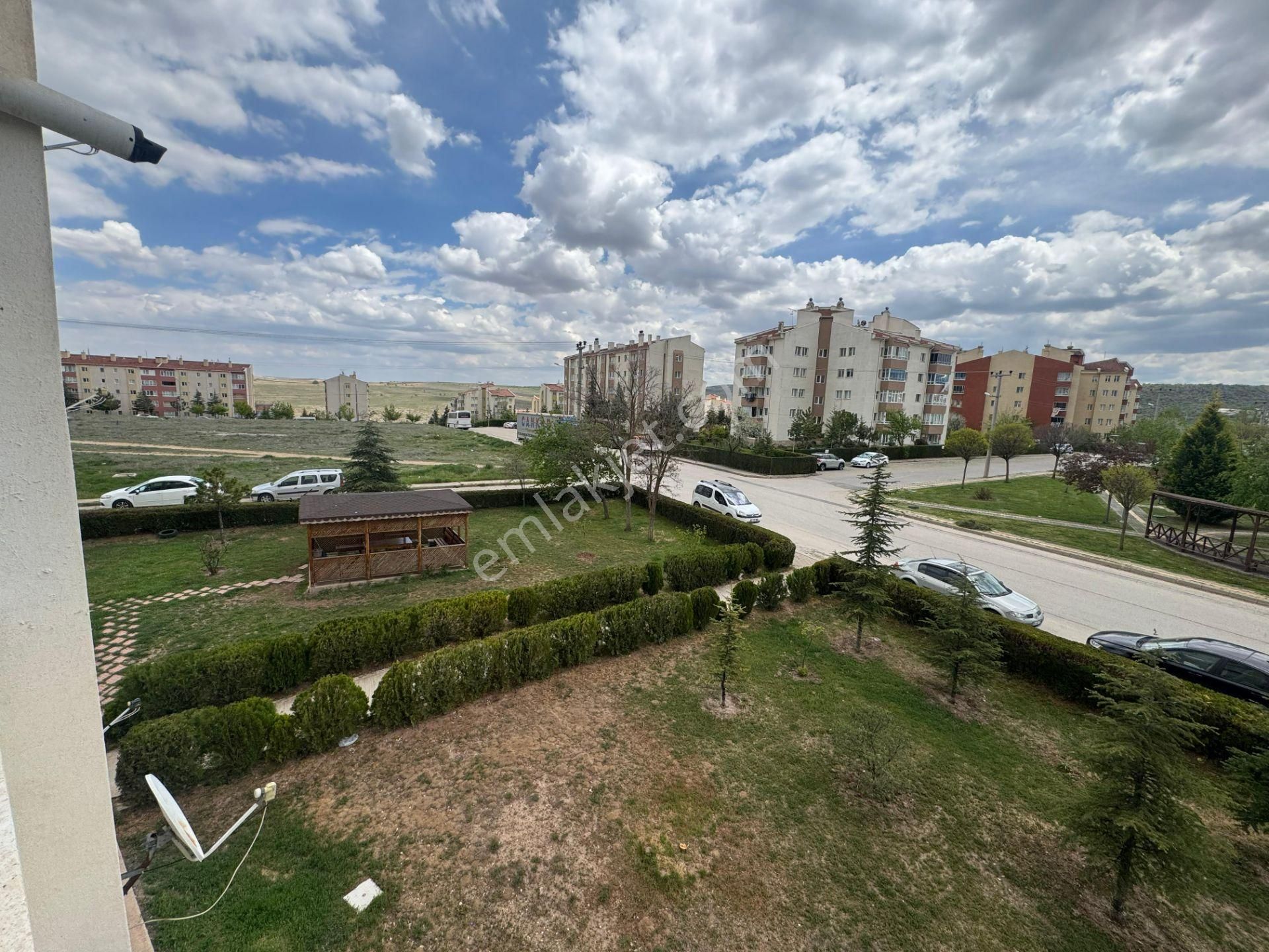 75 Yıl Mahallesi Site İçi Bakımlı Kelepir 3+1/ Hys-22