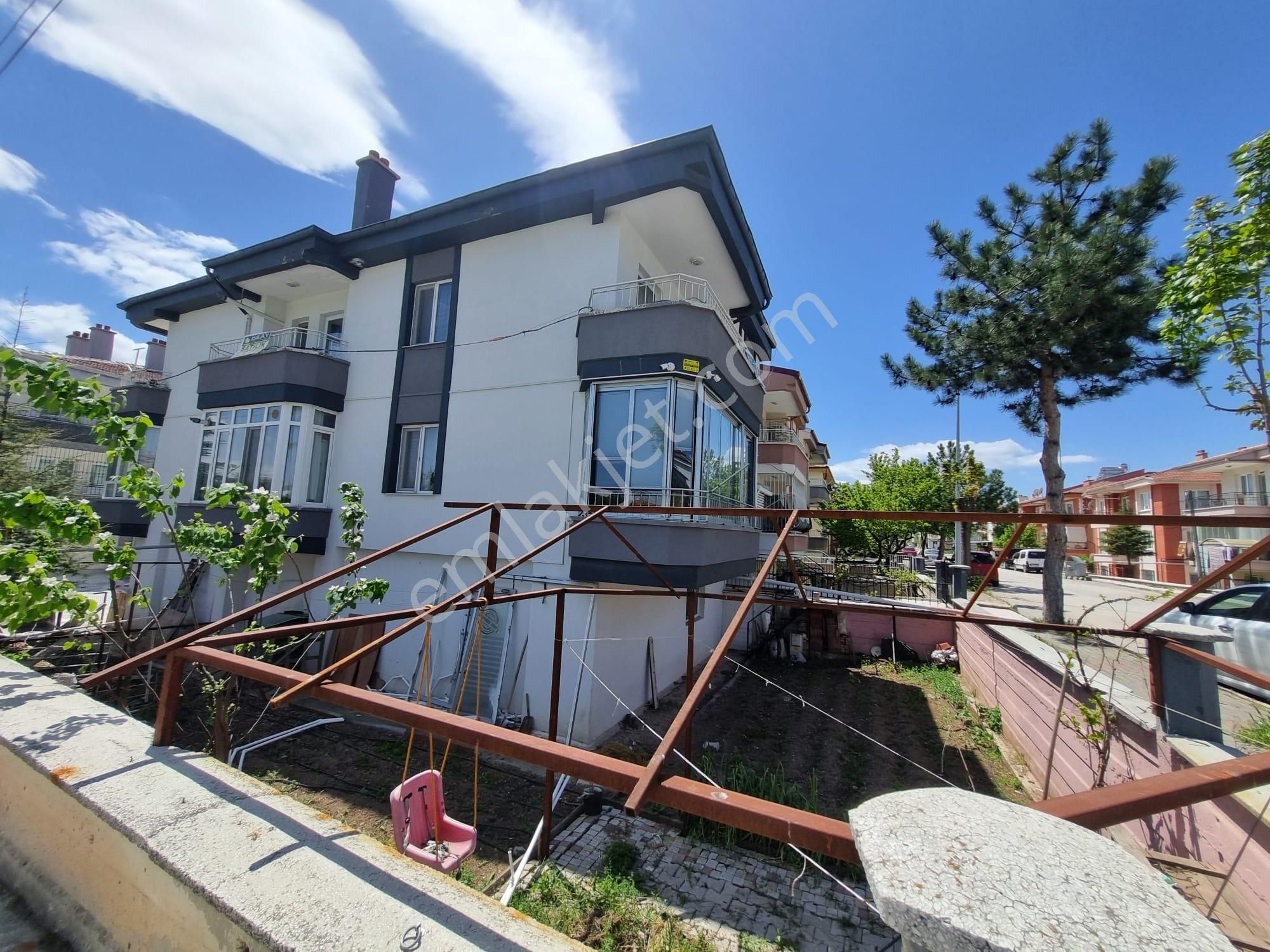 *afyon Işılay Emlak'tan Fatih Mah. 125m2 3+1 Satılık Daire