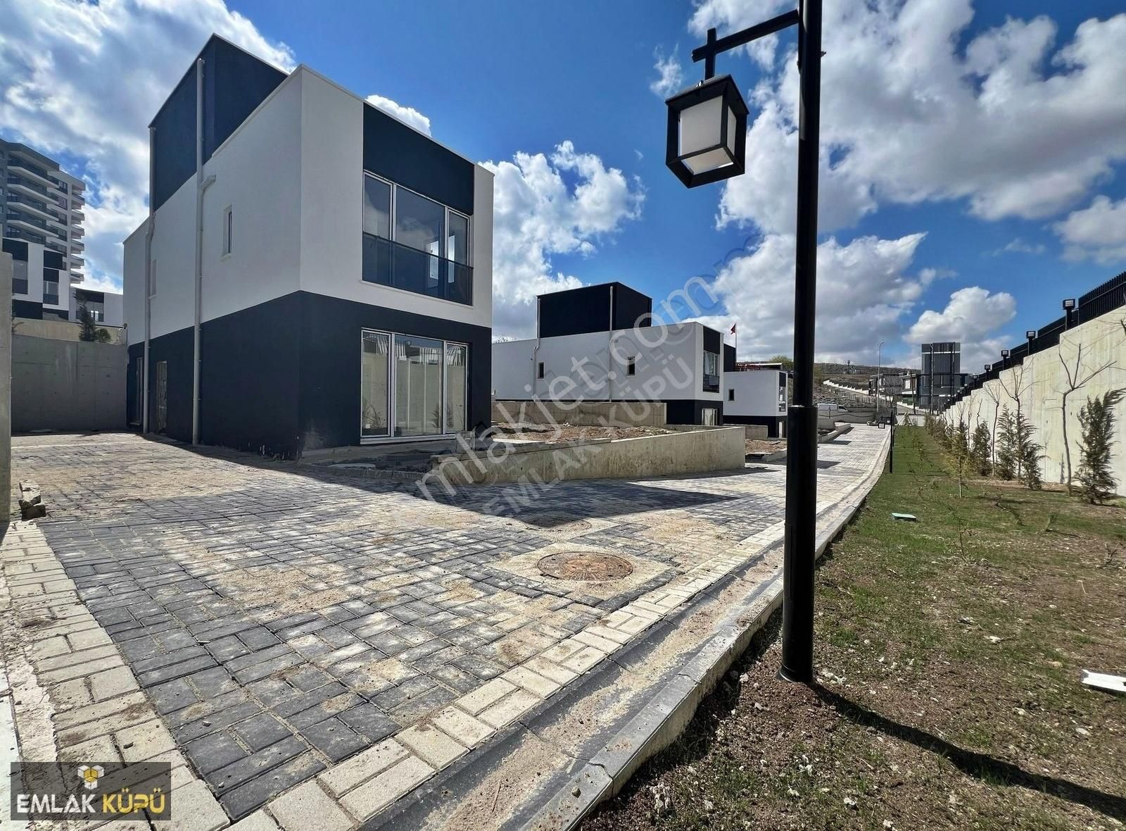 Bağlıca Da Site İçerisinde 6+1 Satılık Natamam Villa