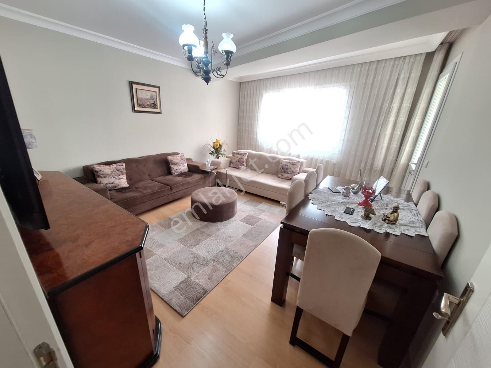 Yrşilyurt Vatan Mahallesinde 12 Yıllık Binada Köşe 3+1 125m2 Arakat Daire