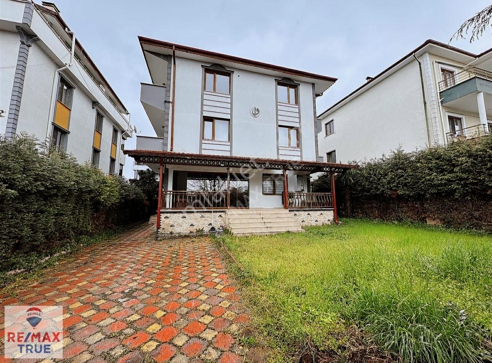 Sapanca Çayıçı Mahallesınde Vılla Tadında Satılık Müstakıl Bına