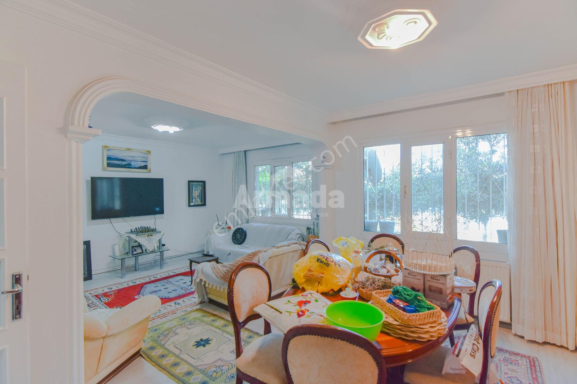 Kuşadası Kadınlar Denizi Barış Sitesi'nde Doğalgazlı 2+1 Daire