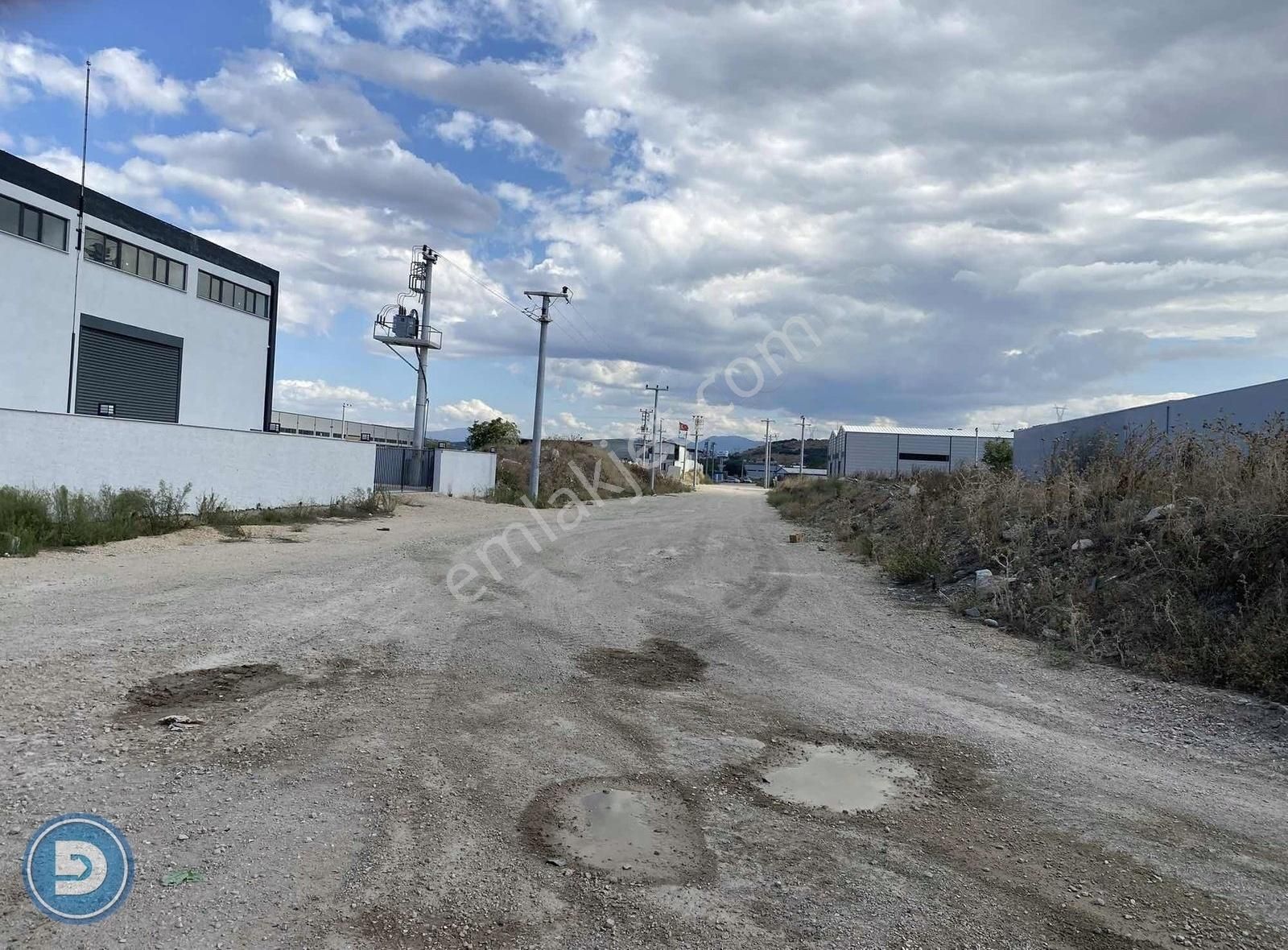 Dost Emlaktan "satılık" Geçit Küçük Sanayi De 1932m2 Köşe Arsa - Görsel 4