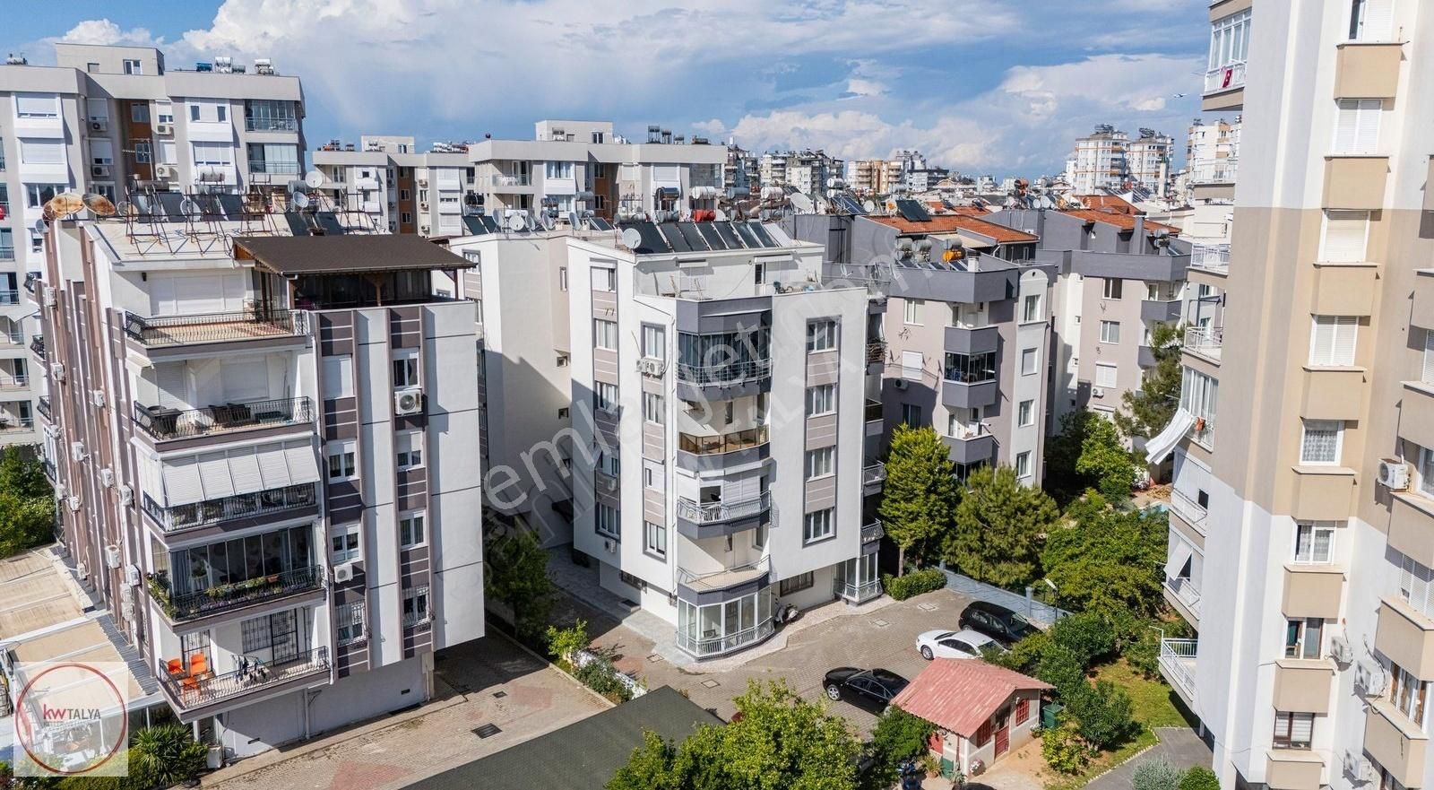 Çağlayan Mahallesi'nde, Denize Yürüme Mesafesinde Bakımlı Daire