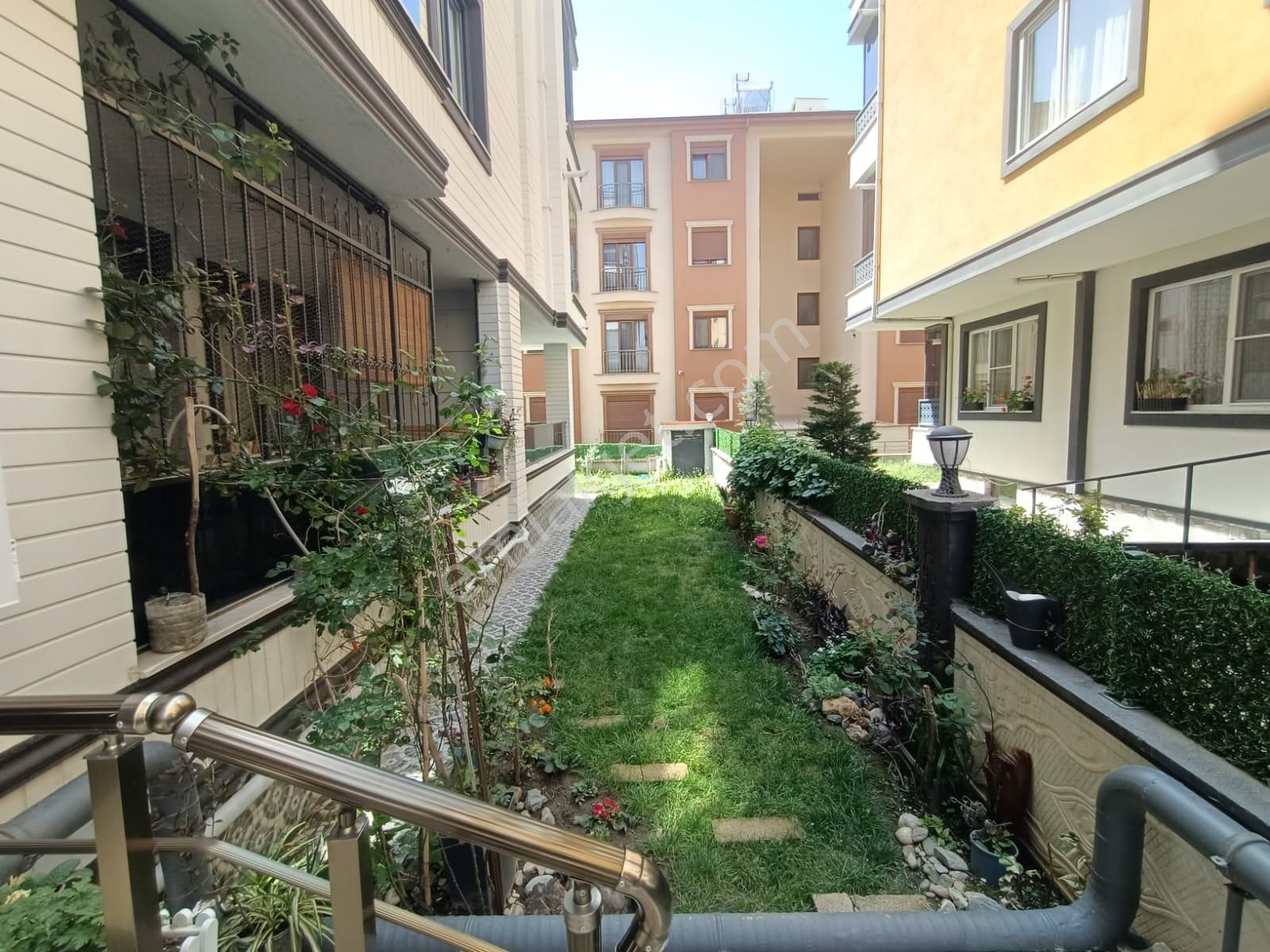 Akçay Songül Emlak Dan Satılık Ara Kat 1 +1 Yeni Daire