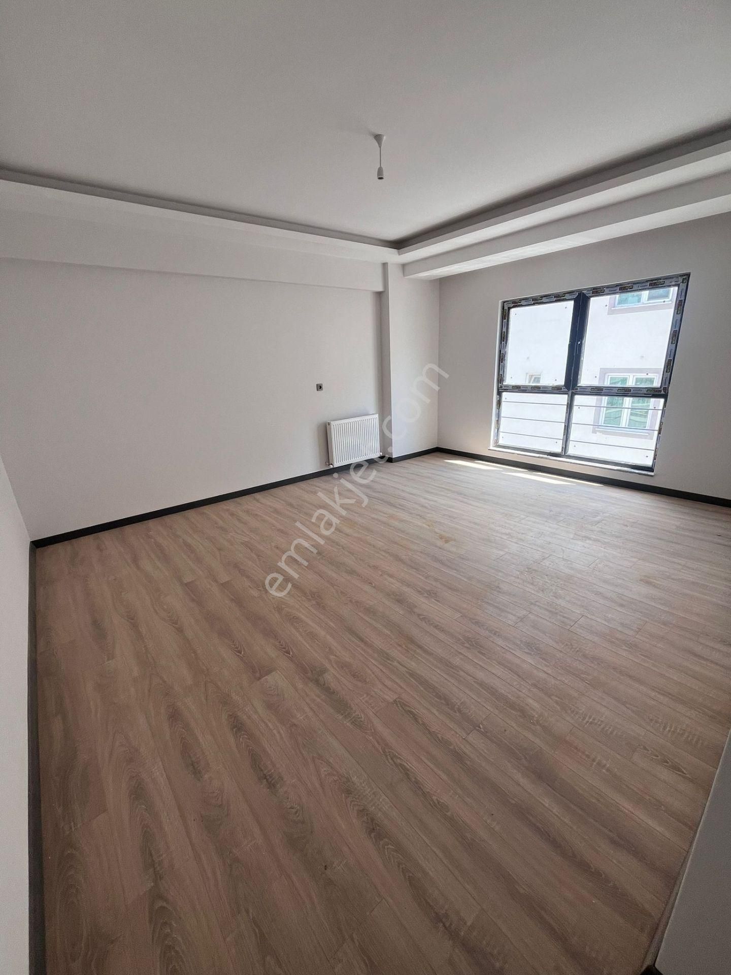 Arkadaş Emlaktan Kale Mahallesi İpek Taksi Çevresinde 3+1 Satılık Daire