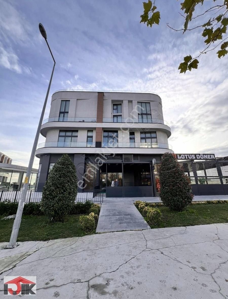 Ana Cadde Üzerinde Marinaya Yakın Düz Giriş Dükkan (videolu)