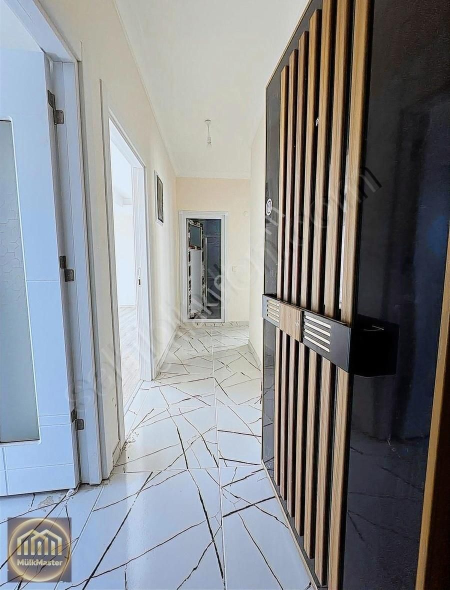 Arnavutköy Avlu Avm Karşısında Satılık 2+1 Arakat