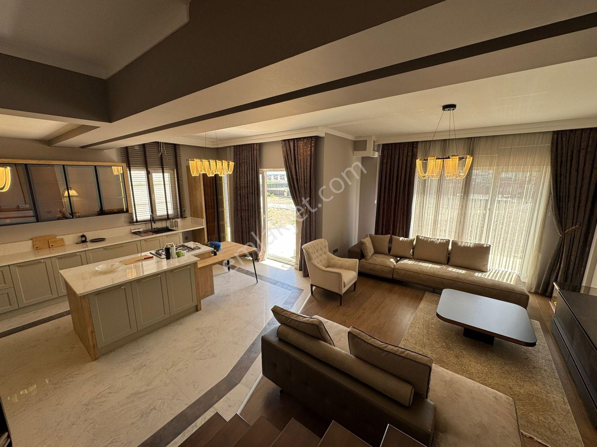Irmak Emlak- Bağlıca’da Prestijli Konumda, Modern Ve Geniş Satılık 5+2 Villa!