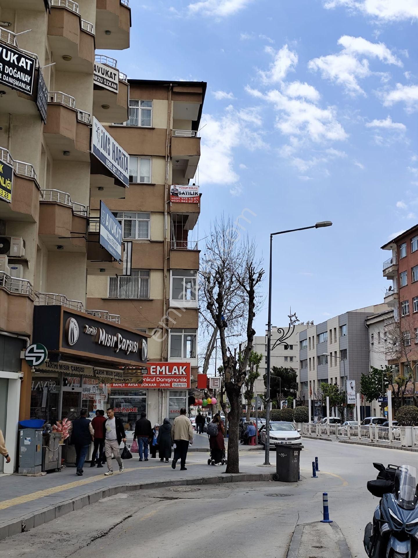 Niğde Merkez İmam Hatip Meydanı & Deniz Bank Karşısı Cadde Cepheli Satılık Daire