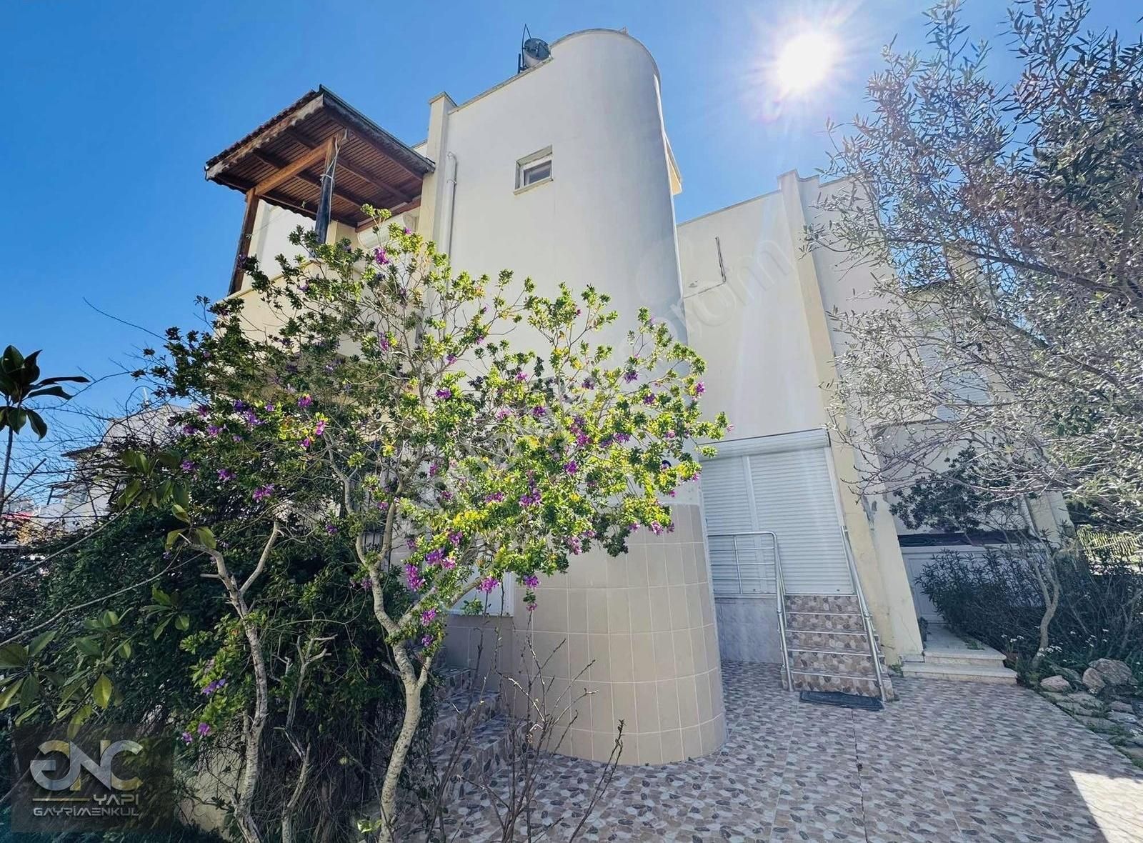 Muğla Milas Bozbükte 200 M2 Bahçe Alanlı Ayrı Mutfak 5+1 Yazlık