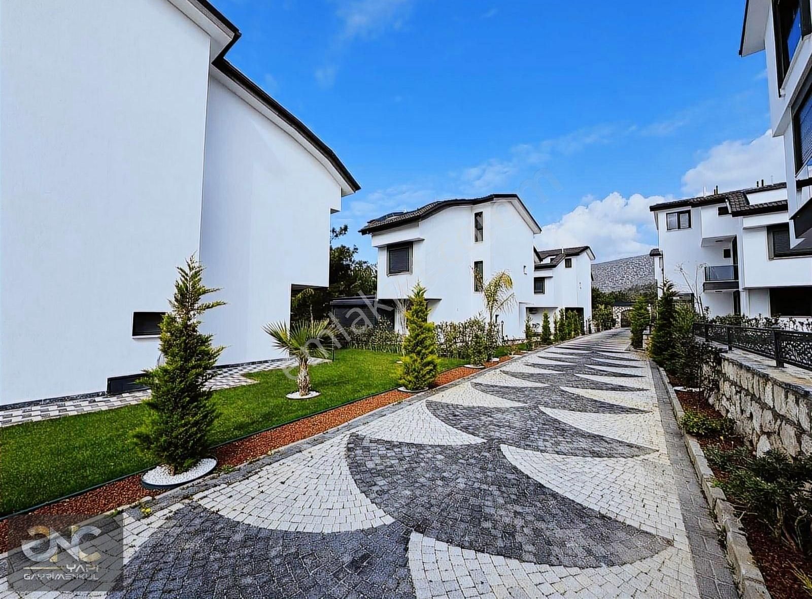 Geniş Kullanım Alanına Sahip 4+2 Villa - Görsel 22