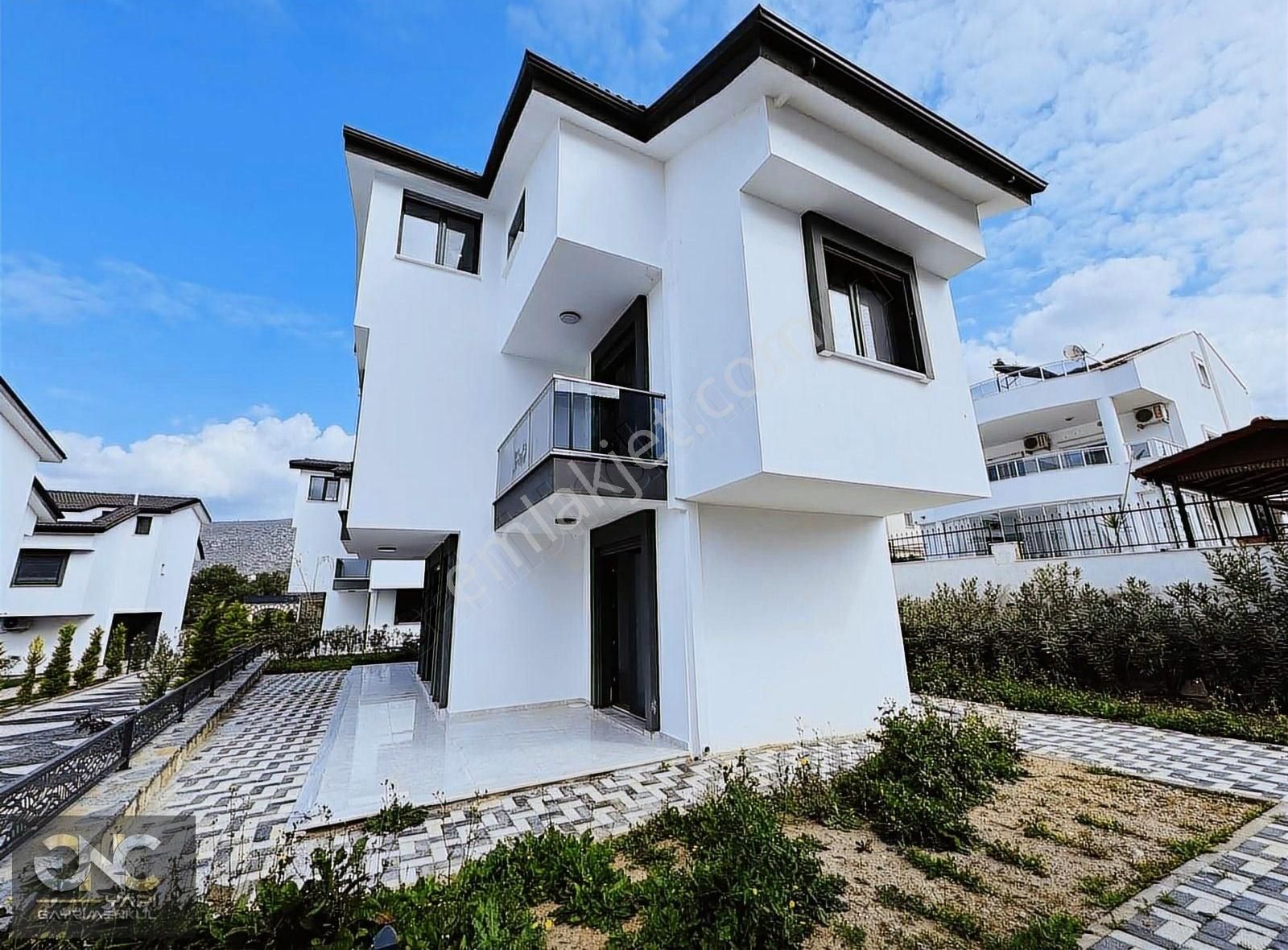 Geniş Kullanım Alanına Sahip 4+2 Villa - Görsel 29