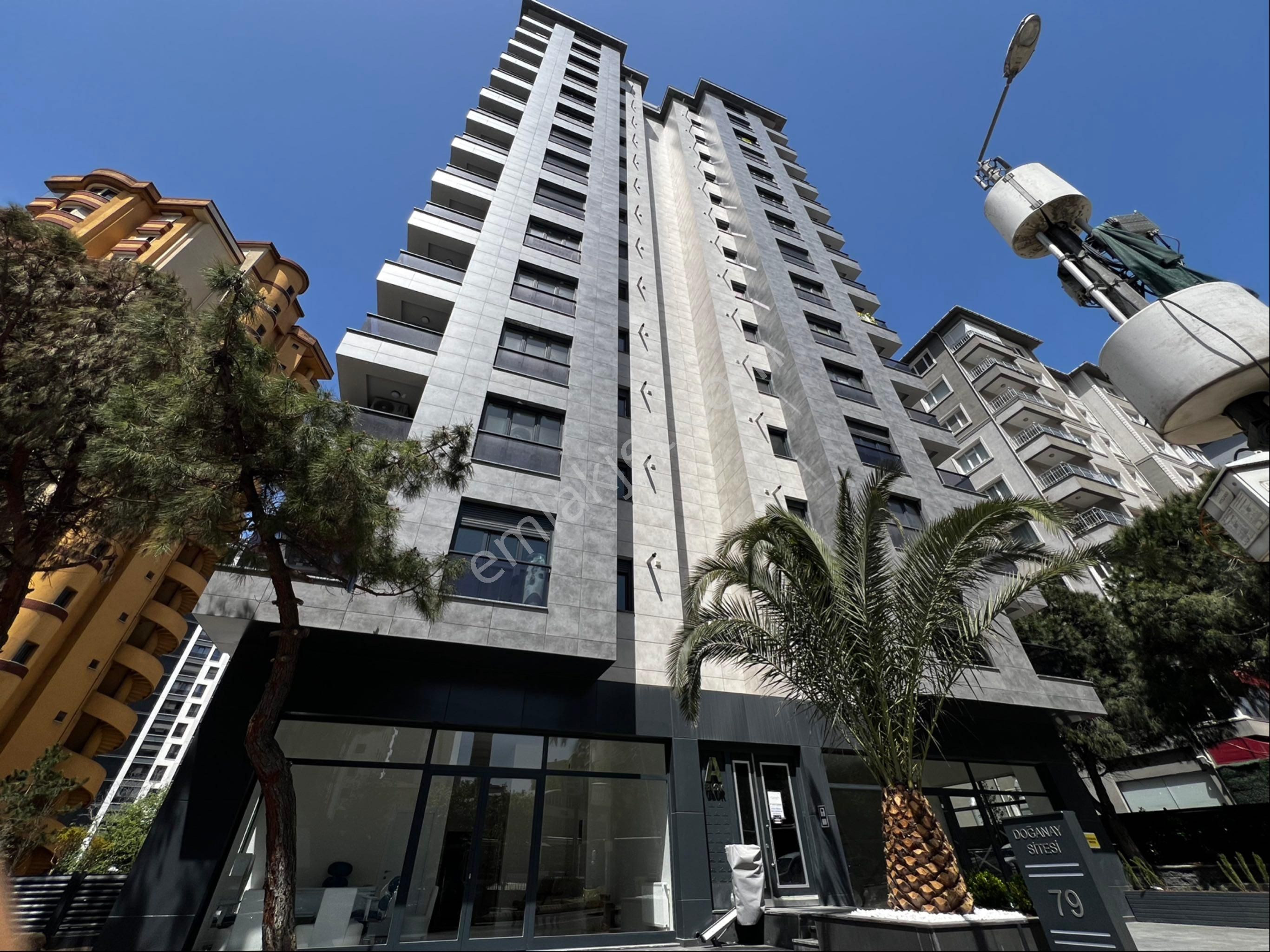 Ali Nihat Tarlan Cad. Üzerinde Metroya Ve E-5' Yakın 90m² Net3+1