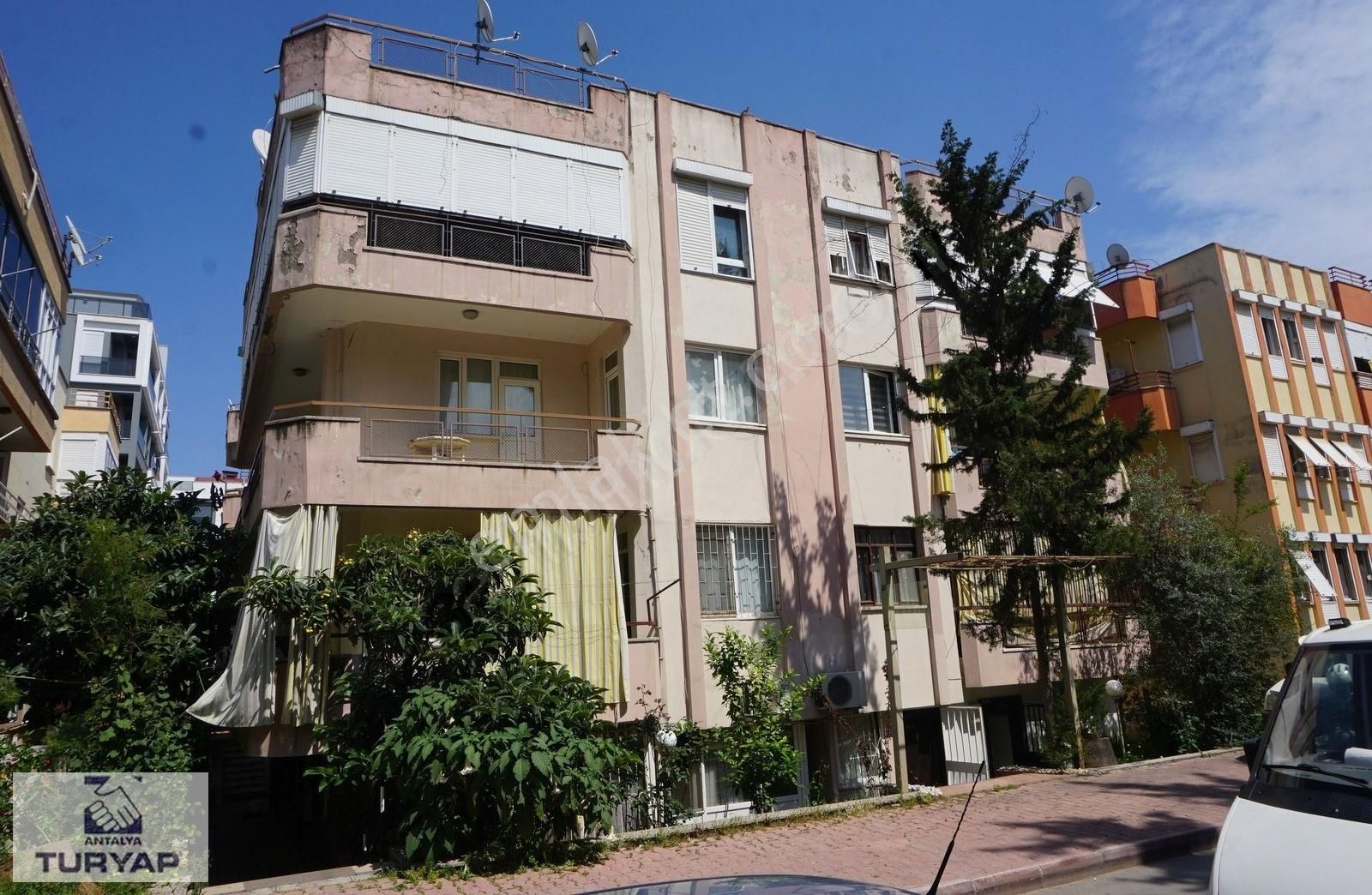 Üçgen Mahallesinde 1+1 Satılık Daire