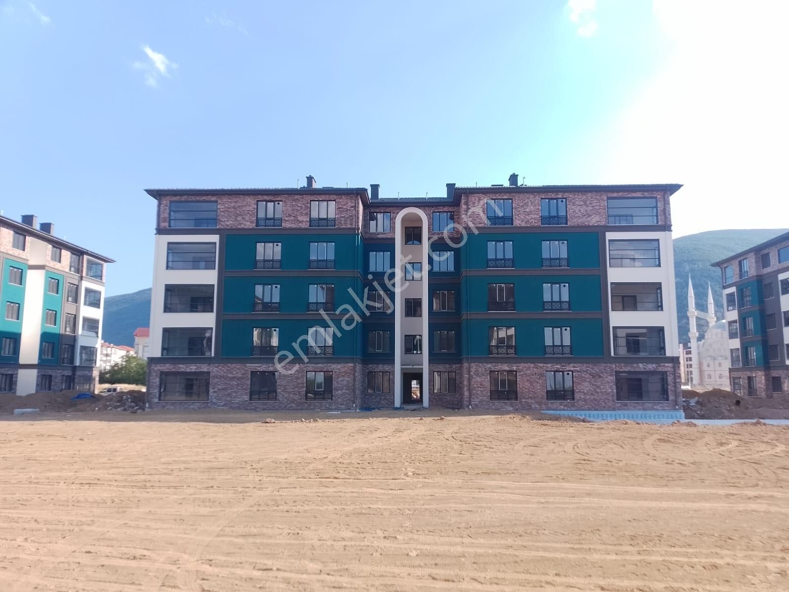 Akçay Emlak'tan Akşehir'in En Prestijli Sitesi Mahal Pera'da Satılık 2+1 Daire