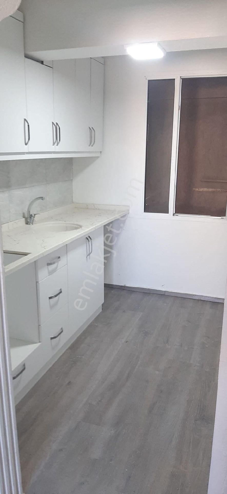 Karabağlar Yunus Emre Mahallesi'nde 1+1