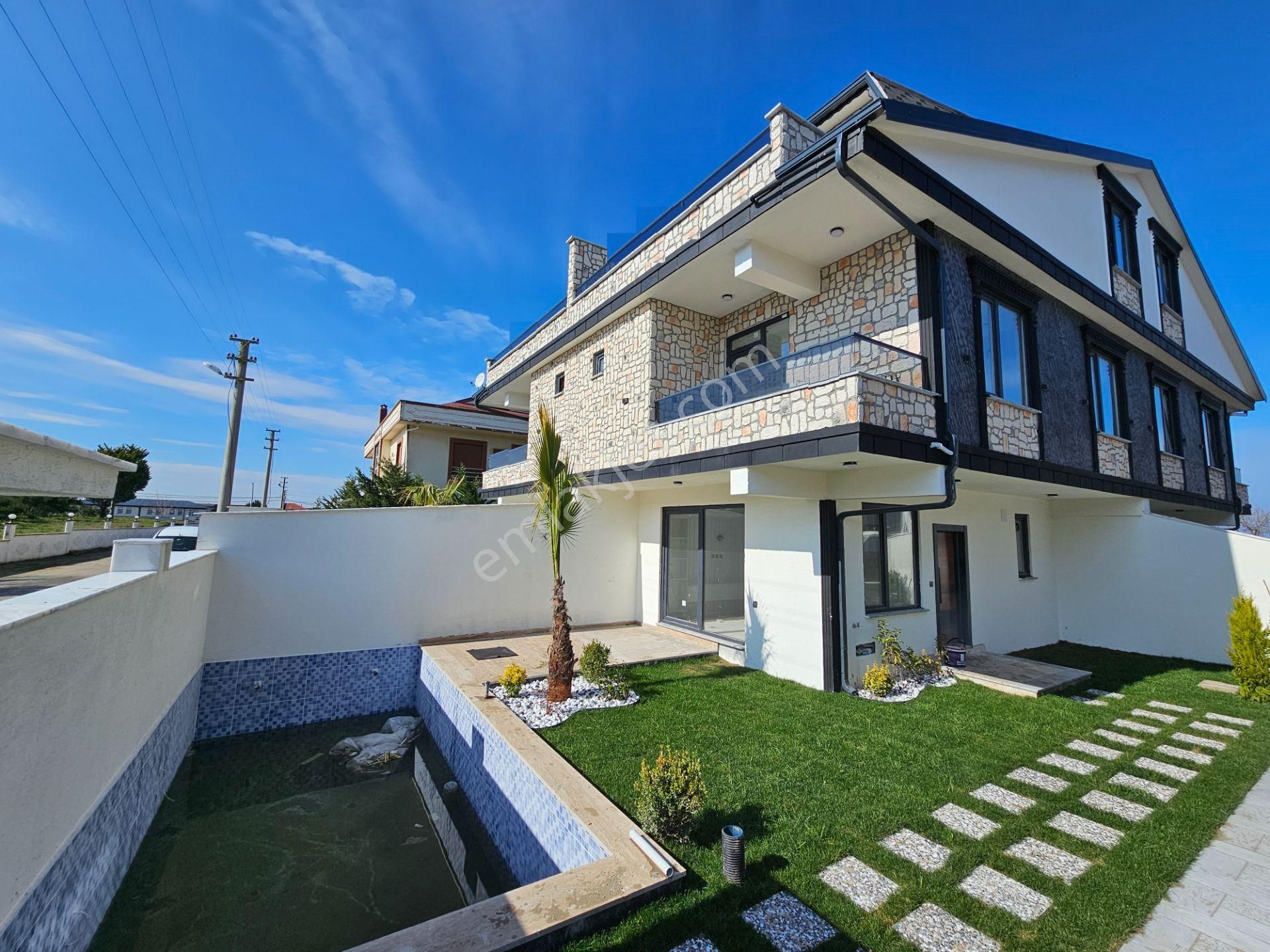 4+1 Denize 2.parsel, Müstakil Havuzlu Geniş Bahçeli Satılık Villa