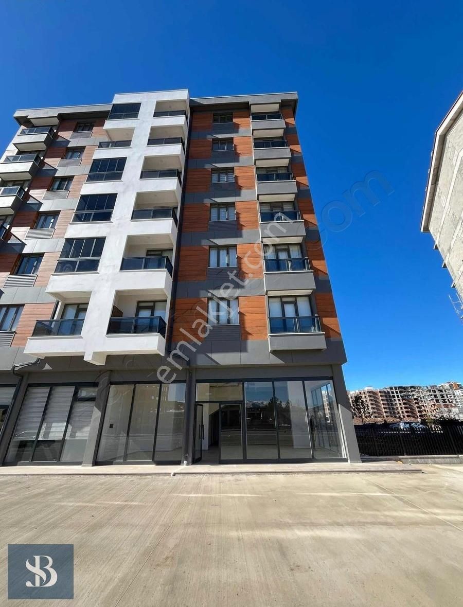 Üniversite Yanı Başında Vision Sitesi Altı 150m2 Kiralık Dükkan