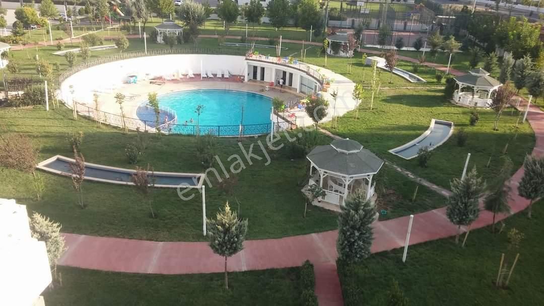 75 Cadde Girişinde Kiralık 3+1 Havuzlu Süper Daire