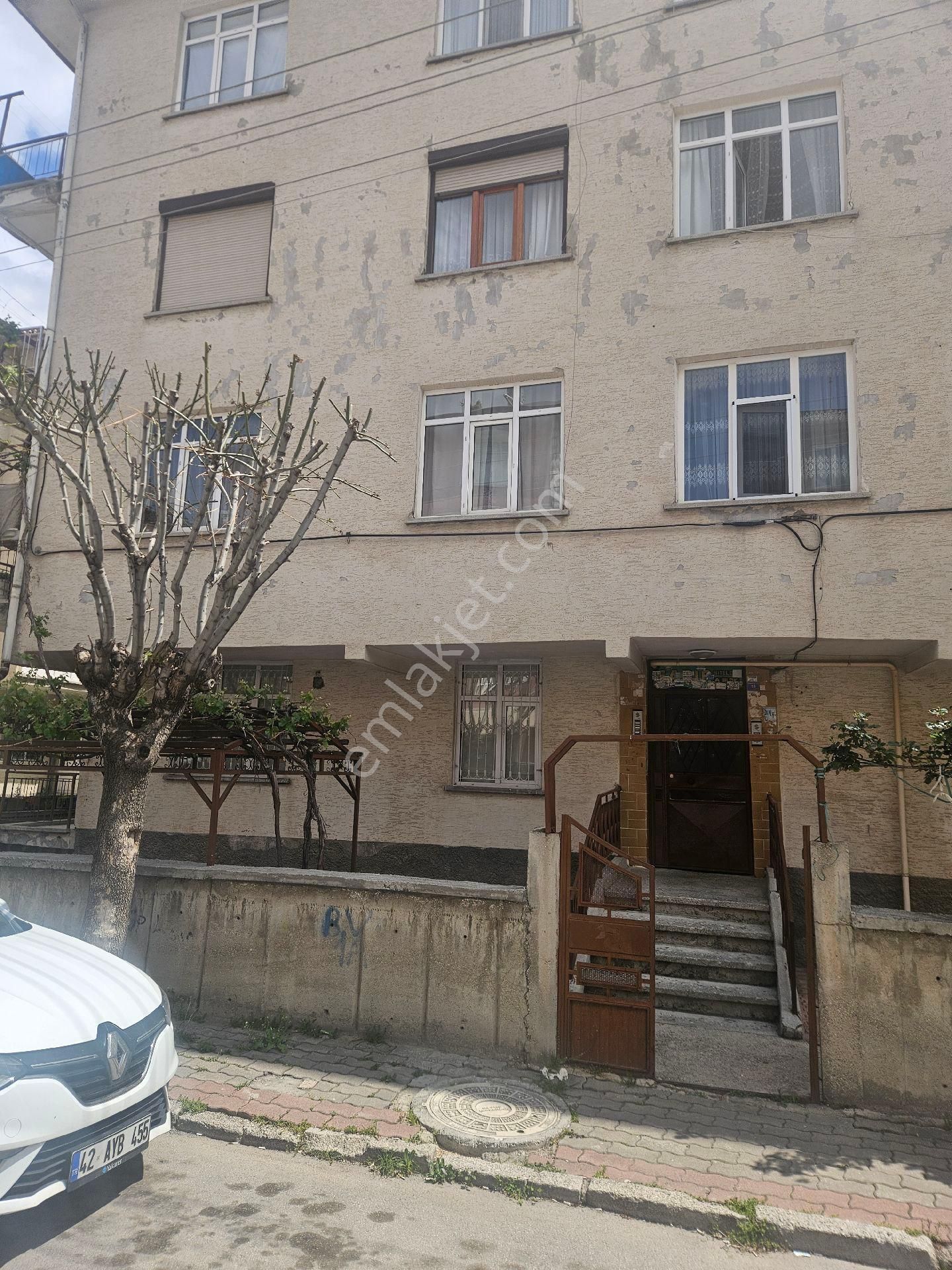 Sakarya Mah.tramvay Yakın 3+1 Satlık Daire