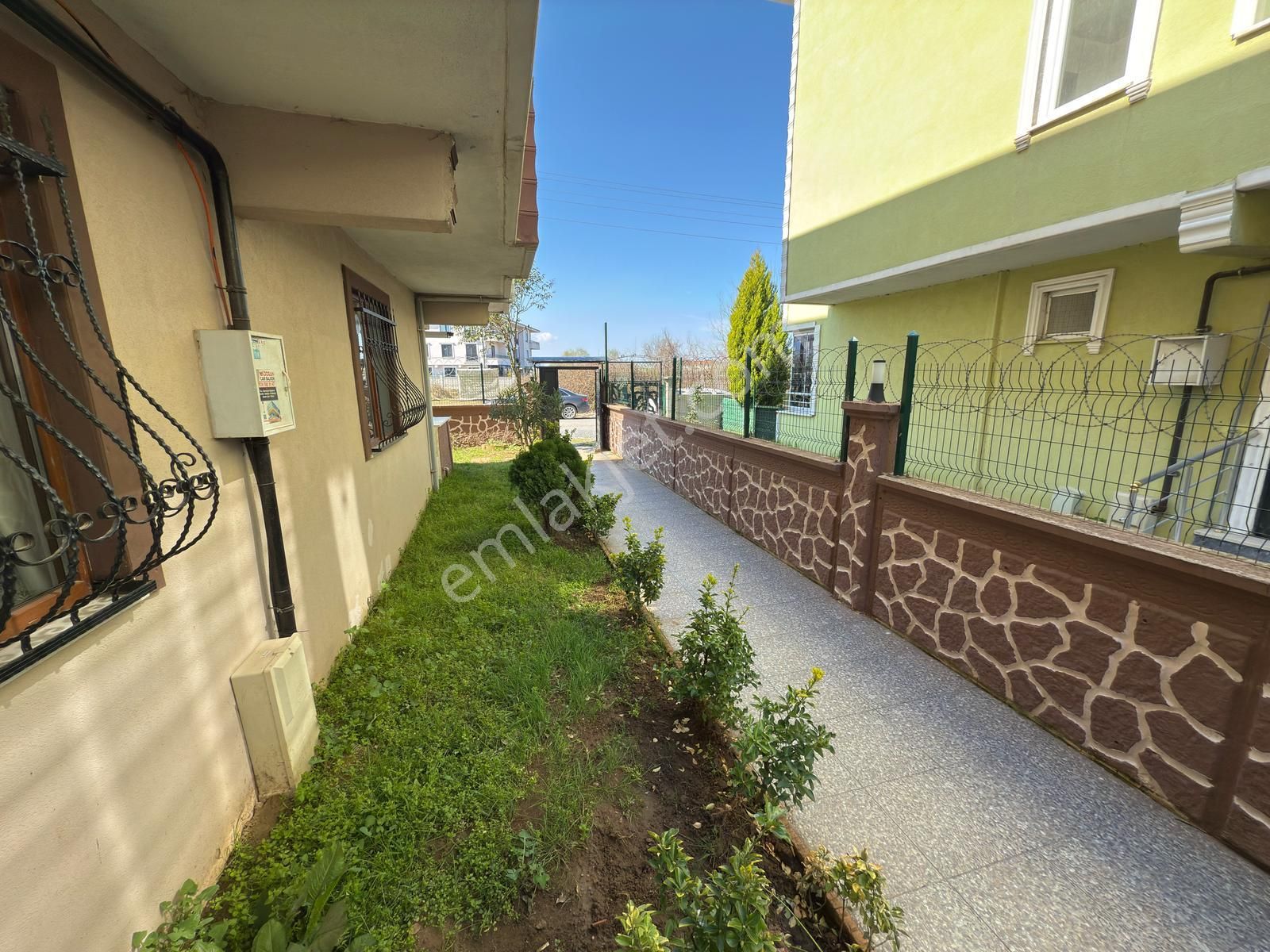 Kaçmaz! Karasuda Site İçi Havuzlu 2+1 Satılık Daire