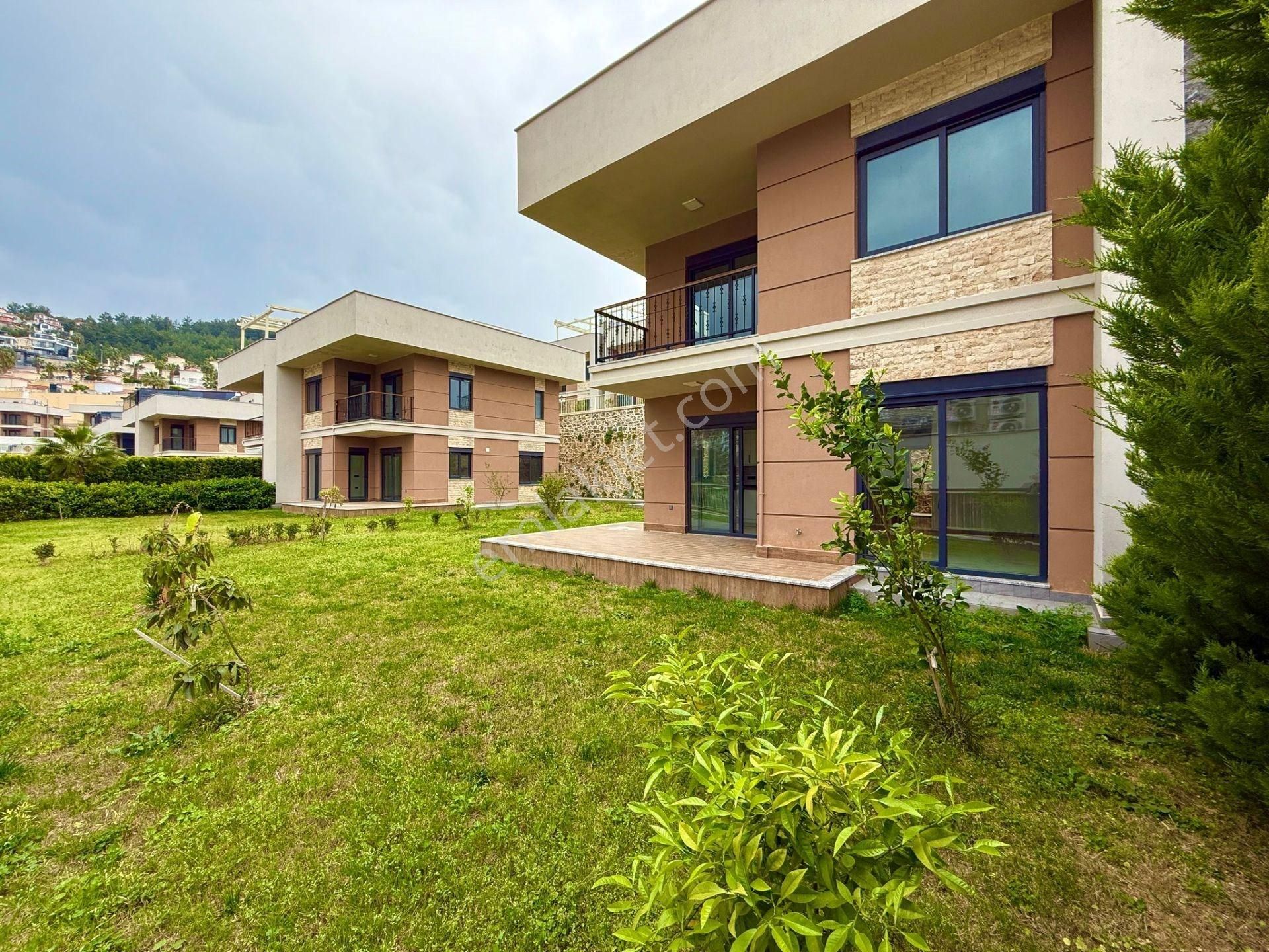 Alanya Kargıcakta 3+1 Satılık Müstakil Bahçeli Villa