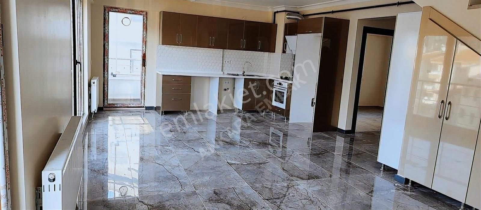 Libya Caddesi Üzerinde Sıfır Binada Kızılaya Yakın 4+1 Dubleks