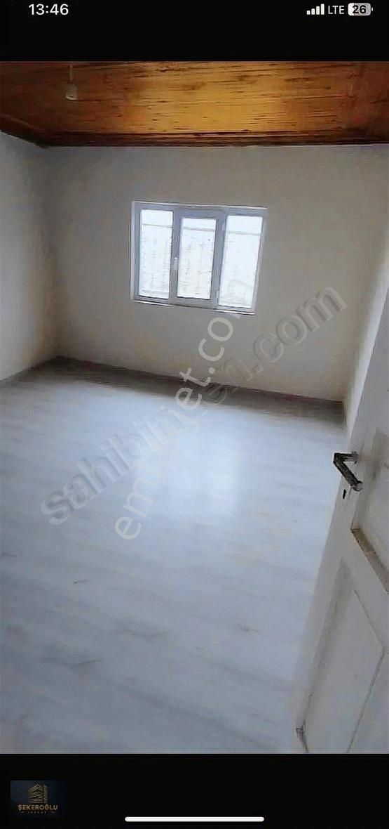 Geyve Çamlık 2 Katlı Ev 2670 Mt Köyiçi Arsa İçinde Satılık