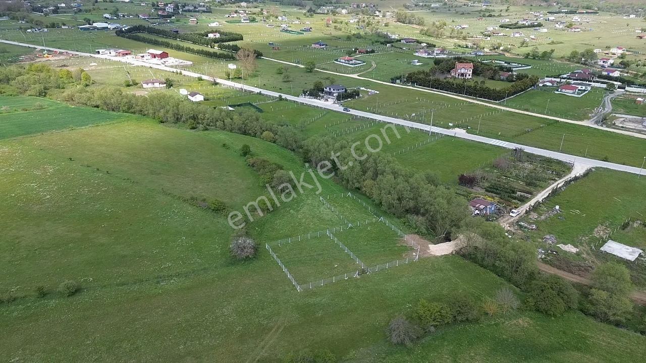 Çatalca Binkılıç Köyü Atatürk Mah. 300m2 Tarladan Hisse