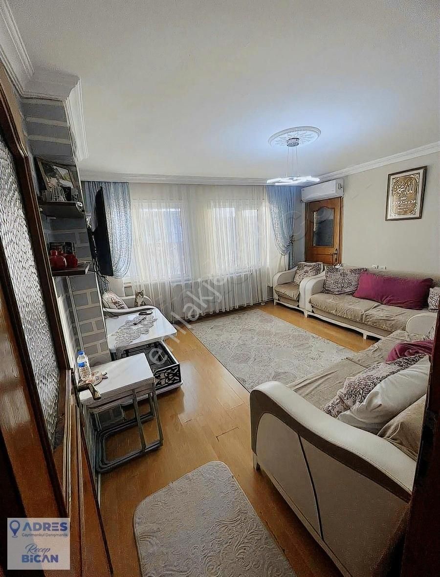 Bağcılar 15 Temmuz Mahallesinde Teraslı Büyük 2+1 Daire !!!