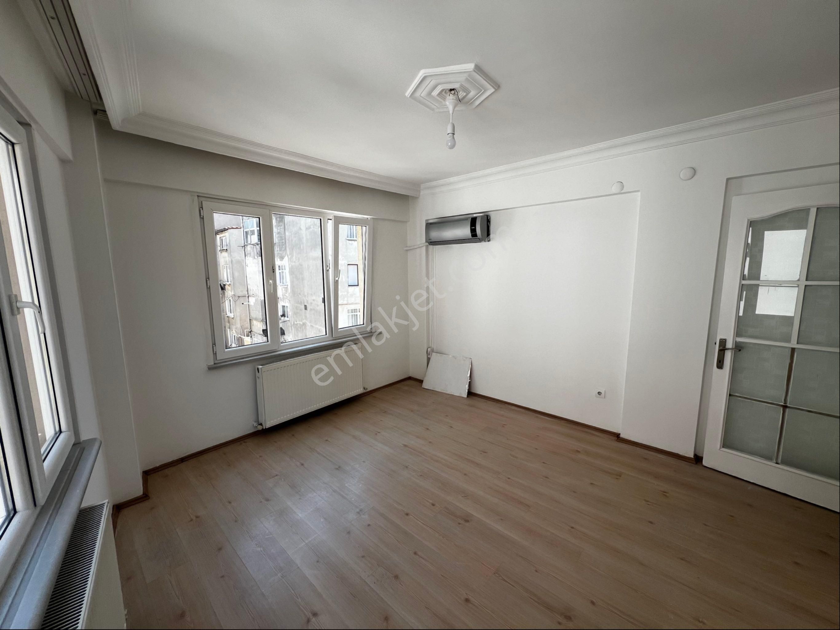 Naz Emlaktan Selami Ali Mahallesinde Masrafsız 3+1 Kiralık Daire