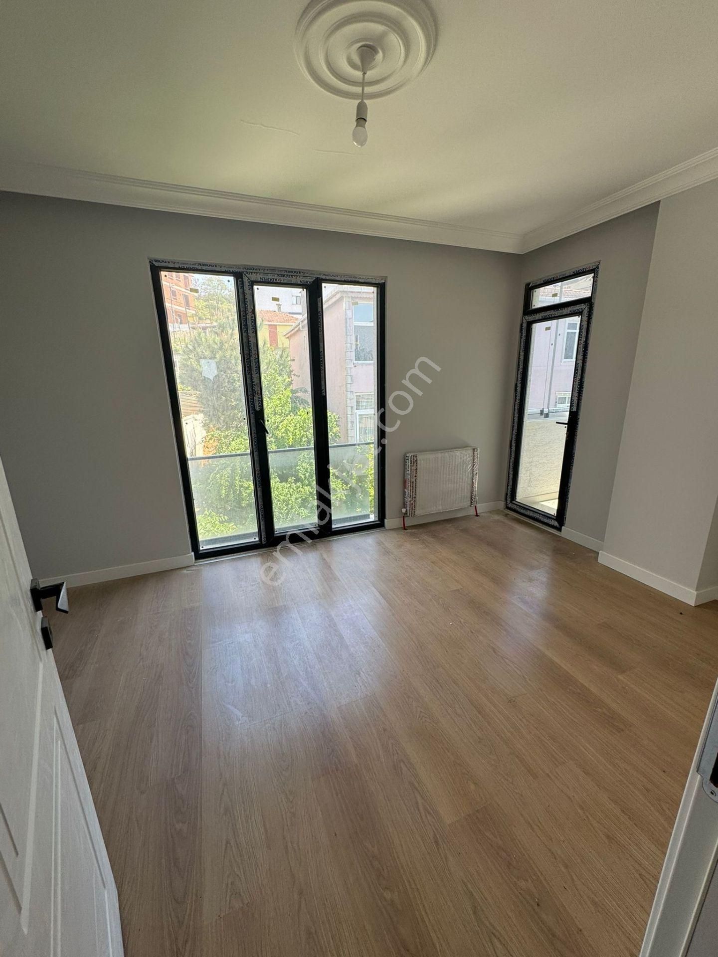 Battal Gazi Mahallesi Sultanbeyli Devlet Hastanesi Yanında 2+1 90m² Ara Kat Daire
