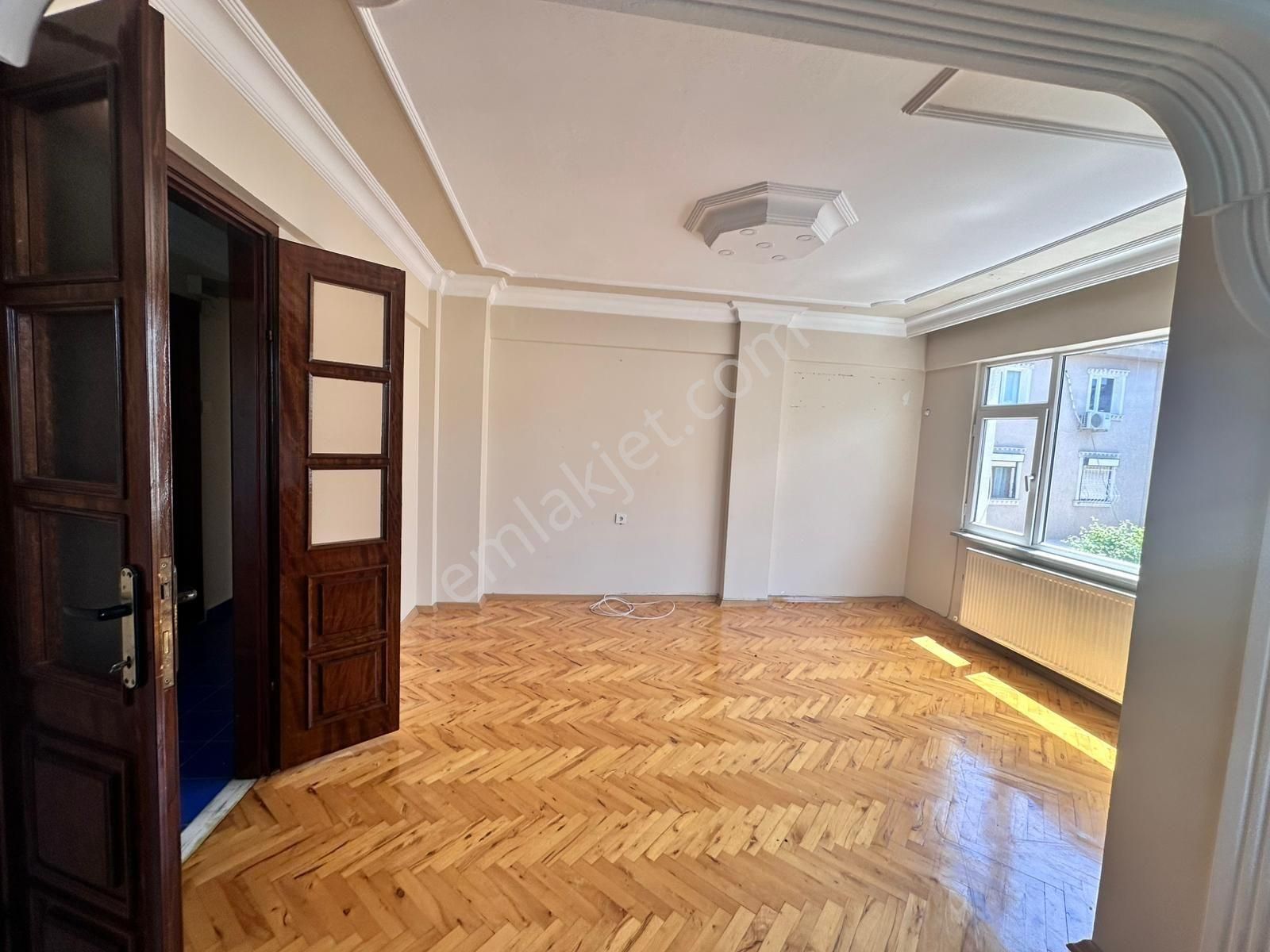Secret House'dan Cadde Cepheli Amerikan Mutfaklı Kiralık 2+1