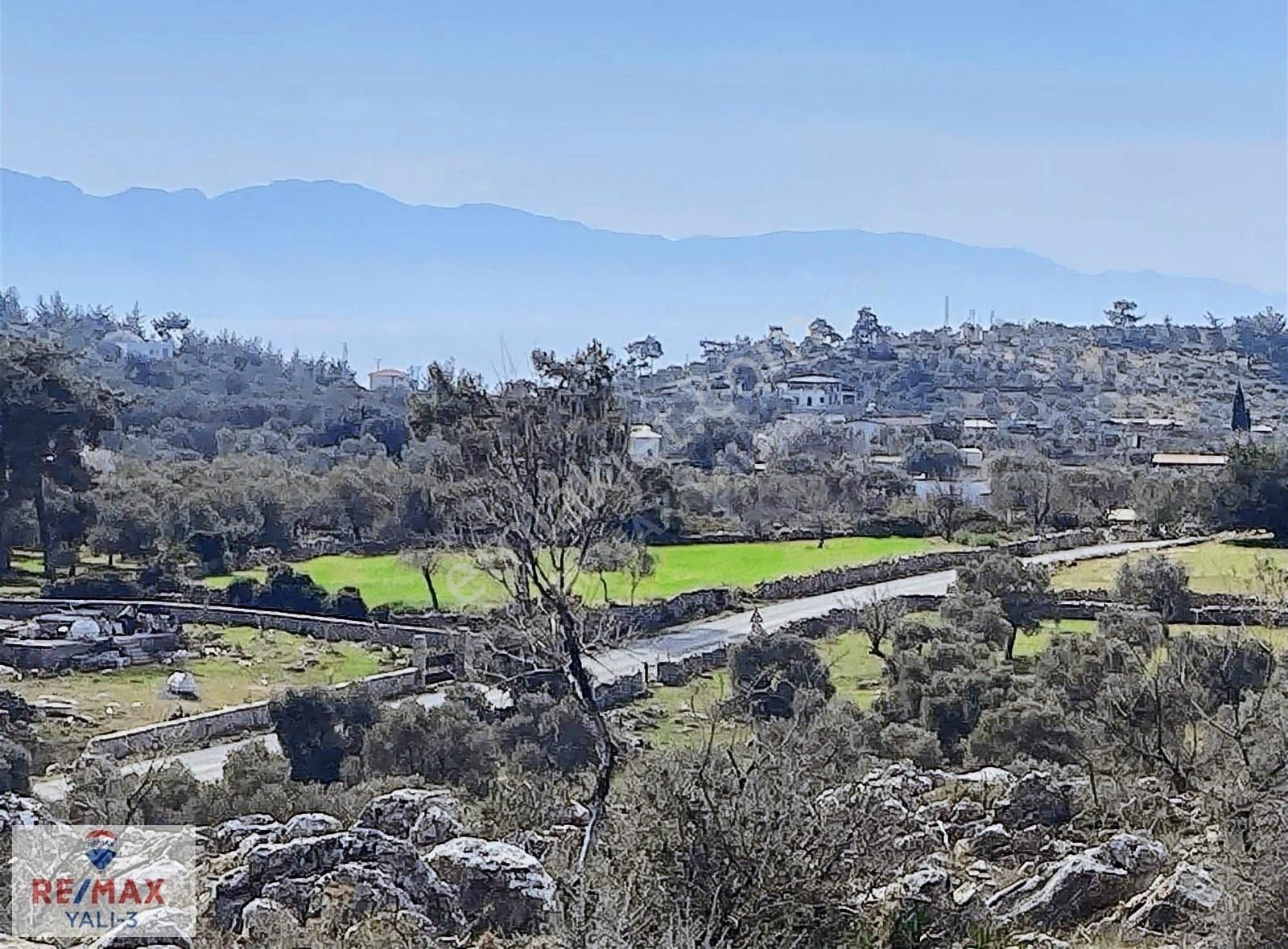 Bodrum Mazı'da Köy Yerleşim Alanı Civarı Kadastrol Yola Cepheli