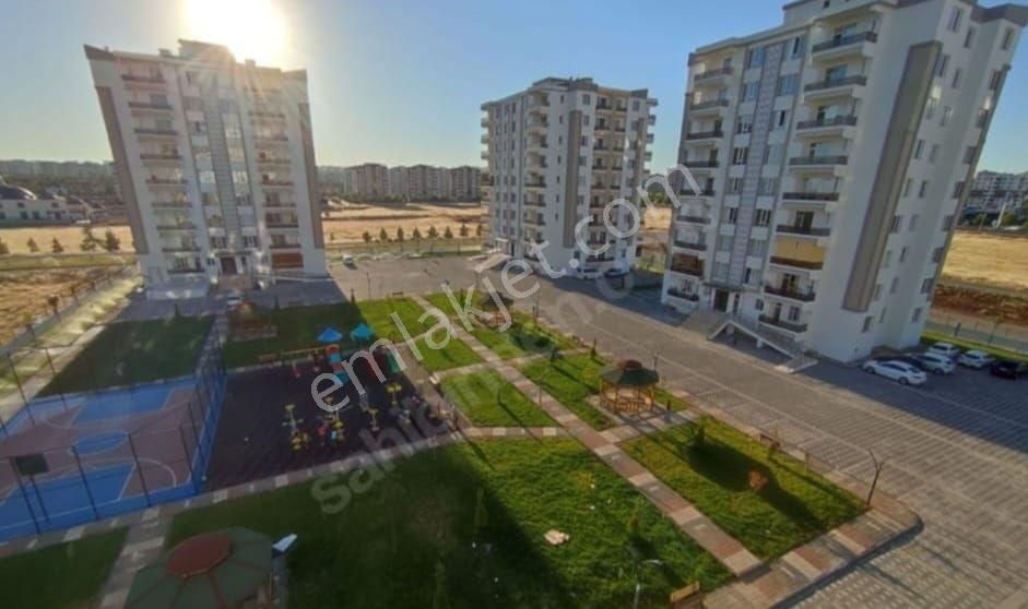 Bağcılar Nevruz Civarında Bulunan 2+1 Daire 90 Net Olup Acilen Satılık Tır