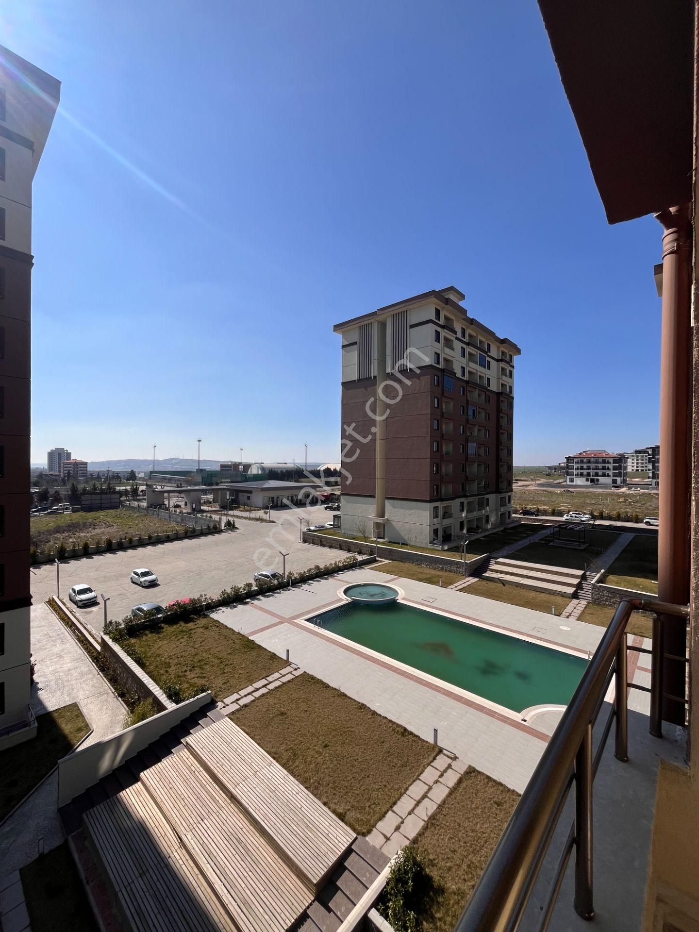 Mayadan Ulus Residence'de Havuz Cephe Lüx 1+1 Daire