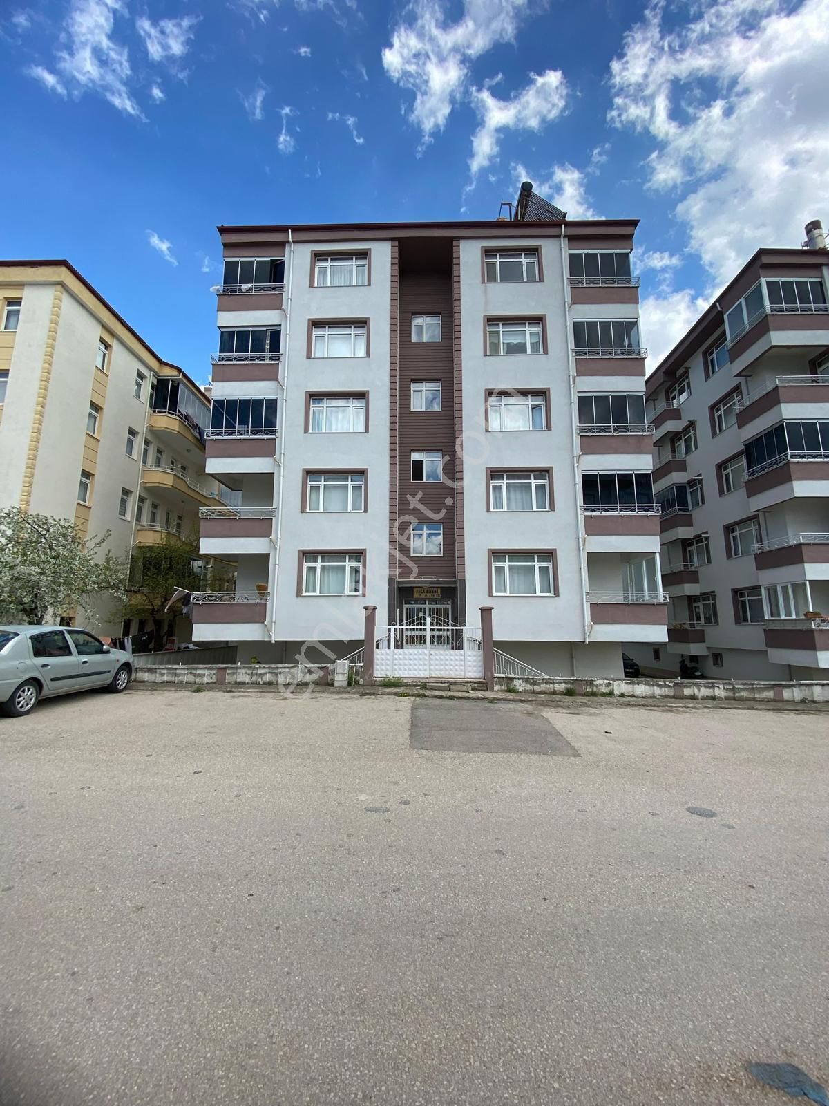 Yeni Mahallede Satılık Geniş 3+1 Daire