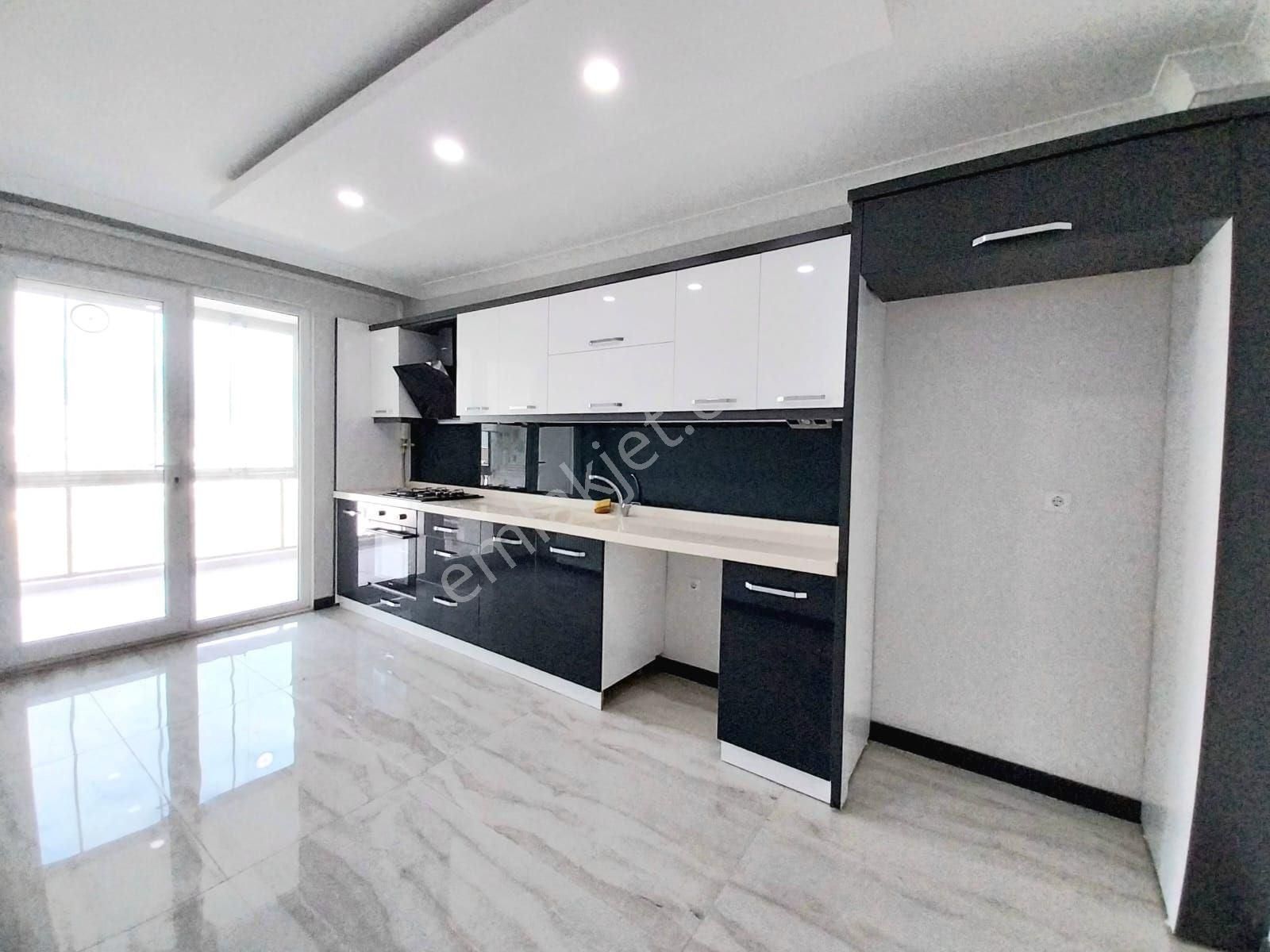 Yükselden Kadıköyde Kapalı Otoparklı Ferah 3+1 Daire