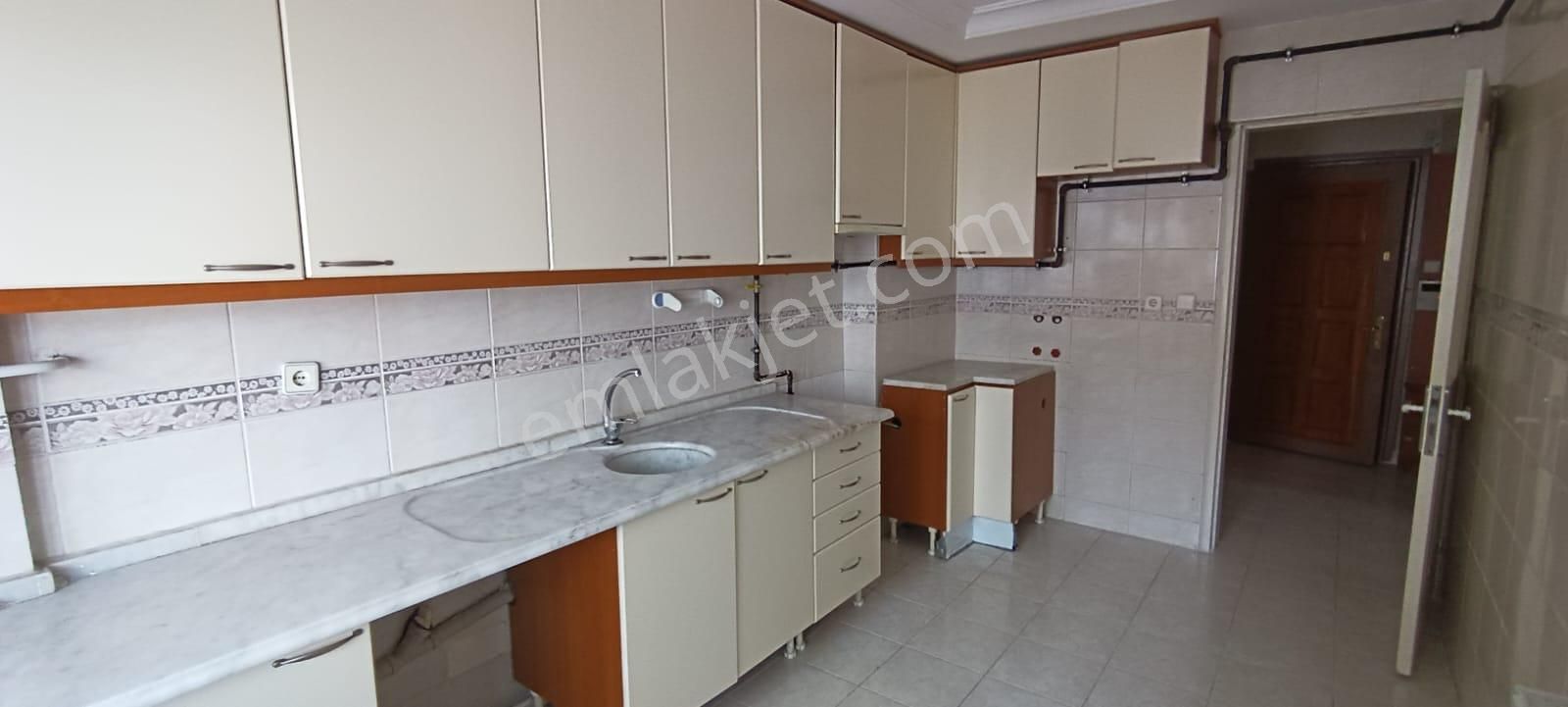 Ender Uysal Gayrimenkulden Yunusemre De Üniversiteye Yakın 2+1 Kiralık Daire..