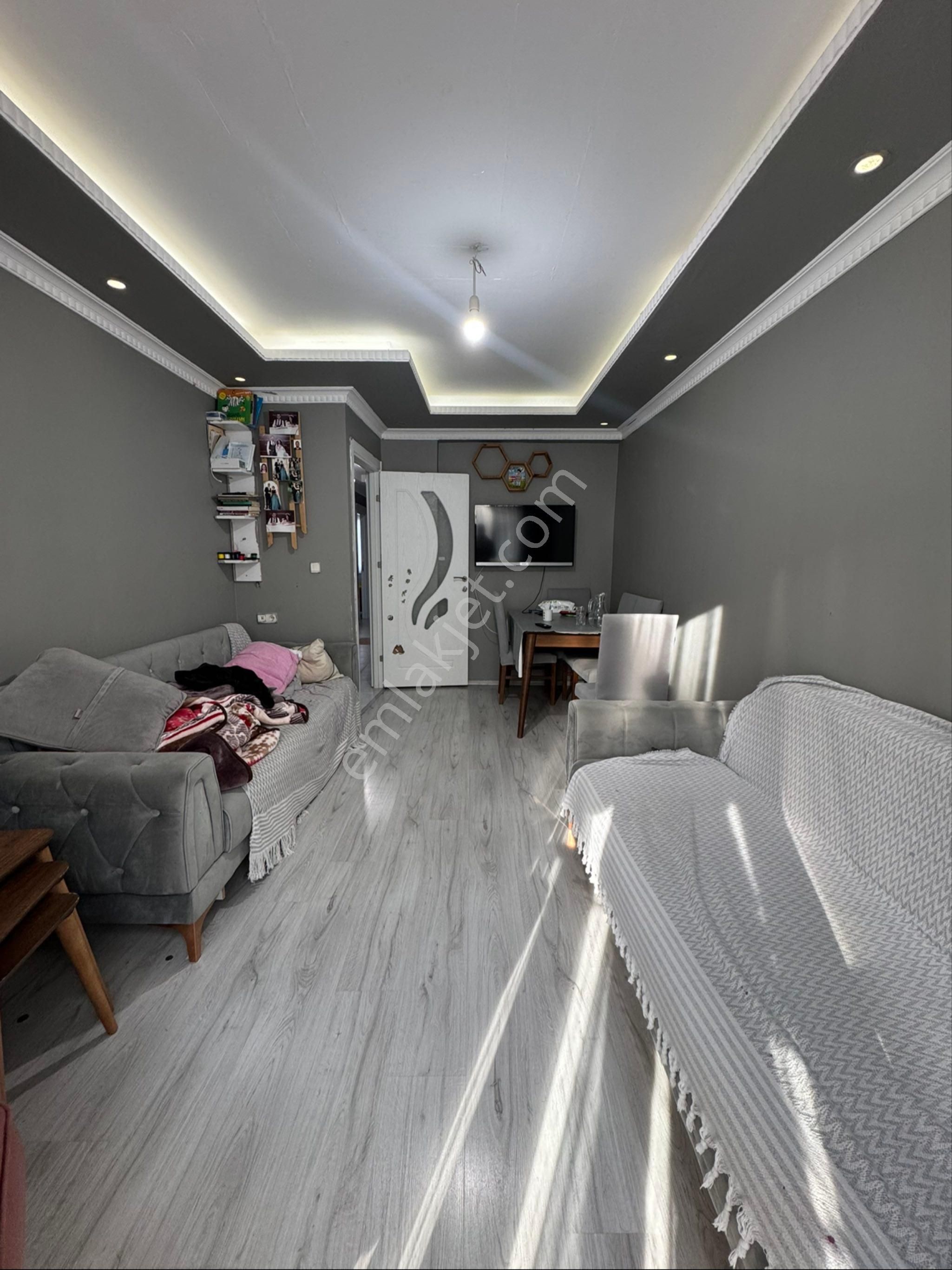 Mandıra Caddesinin Dibinde İnönü Mahallesin'de Satılık 2+1 Arakat Daire