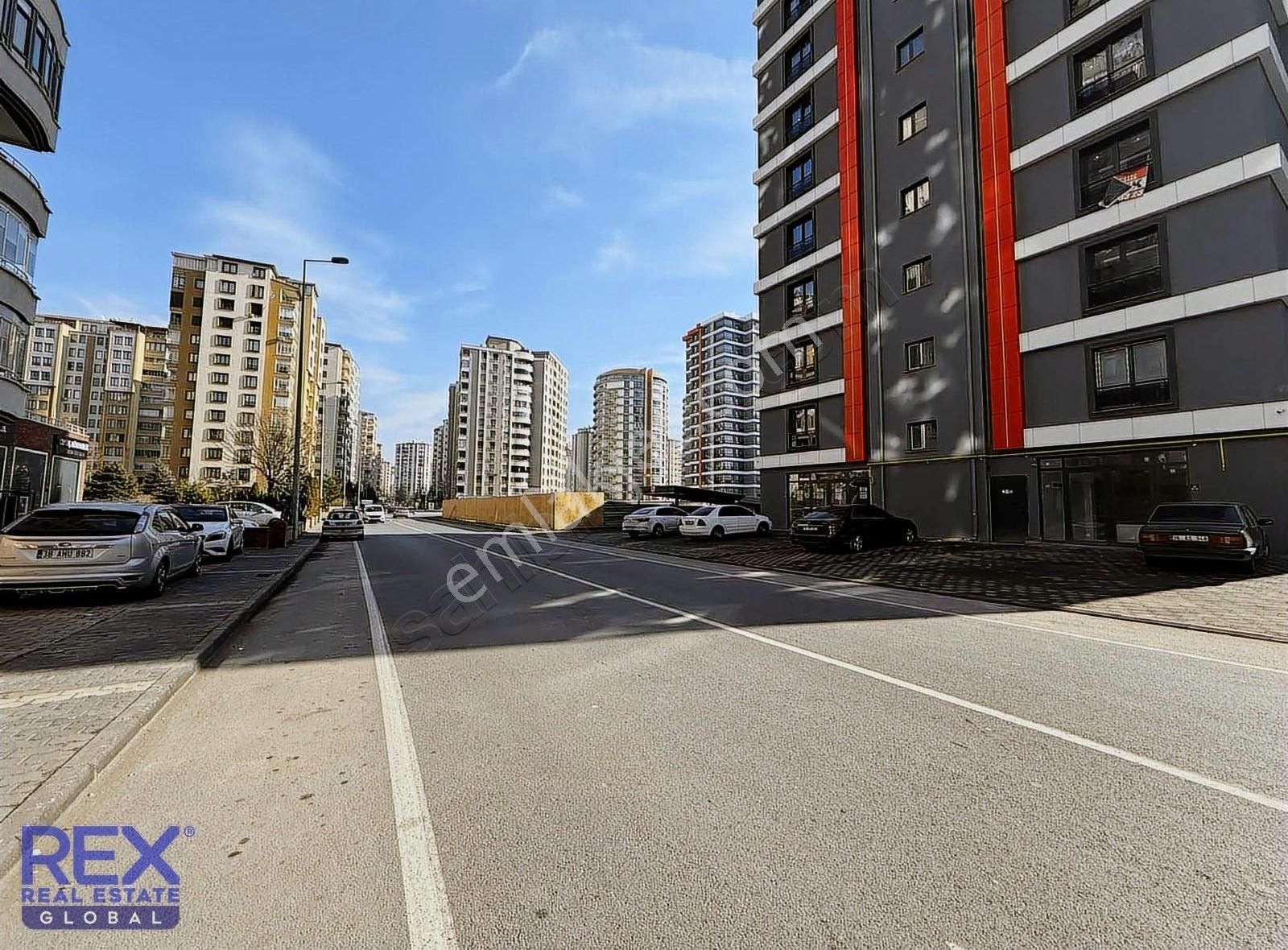 Gültepe Mah. Forum Yakını 102m2 Sıfır Kiralık Dükkan