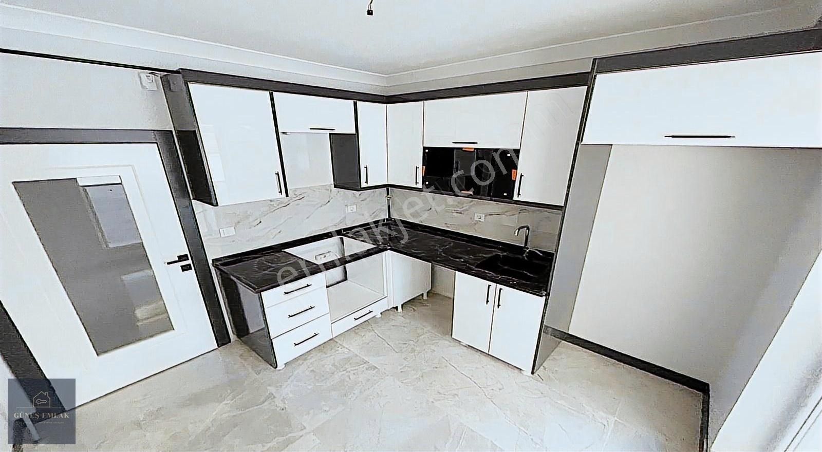 Yenikent Güneş Emlak İskanlı Oturuma Hazır 2 Adet Giriş Daire