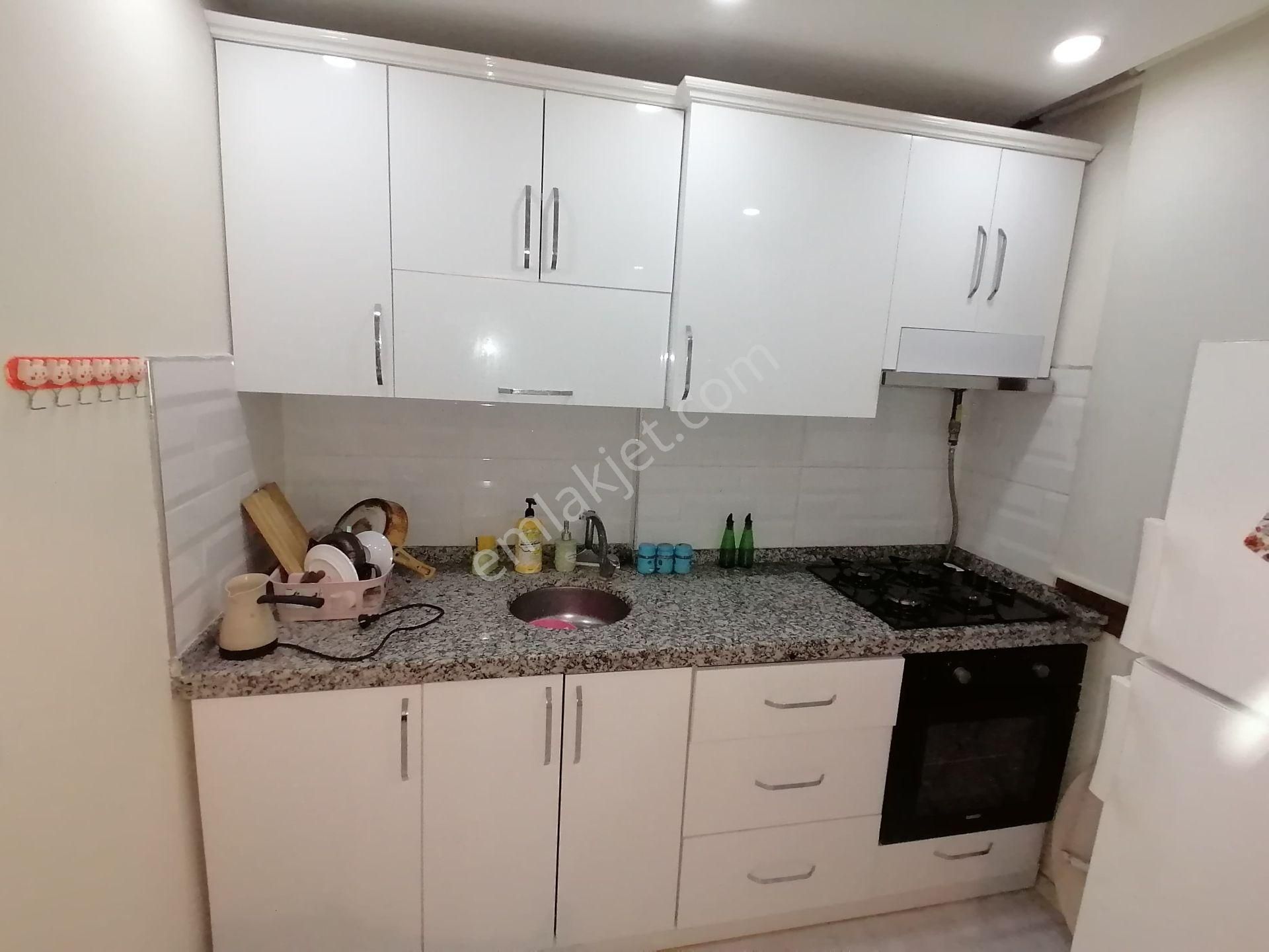 Yenibosna Merkez Camiye Yakın Kiralık 50 M2 1+1kısmi Eşyalı Daire