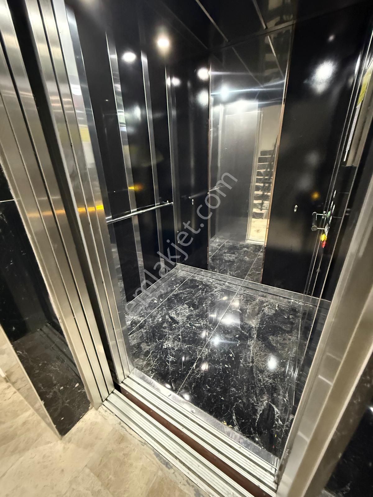 Çakmakta Satılık Lüxs Daire - Görsel 19