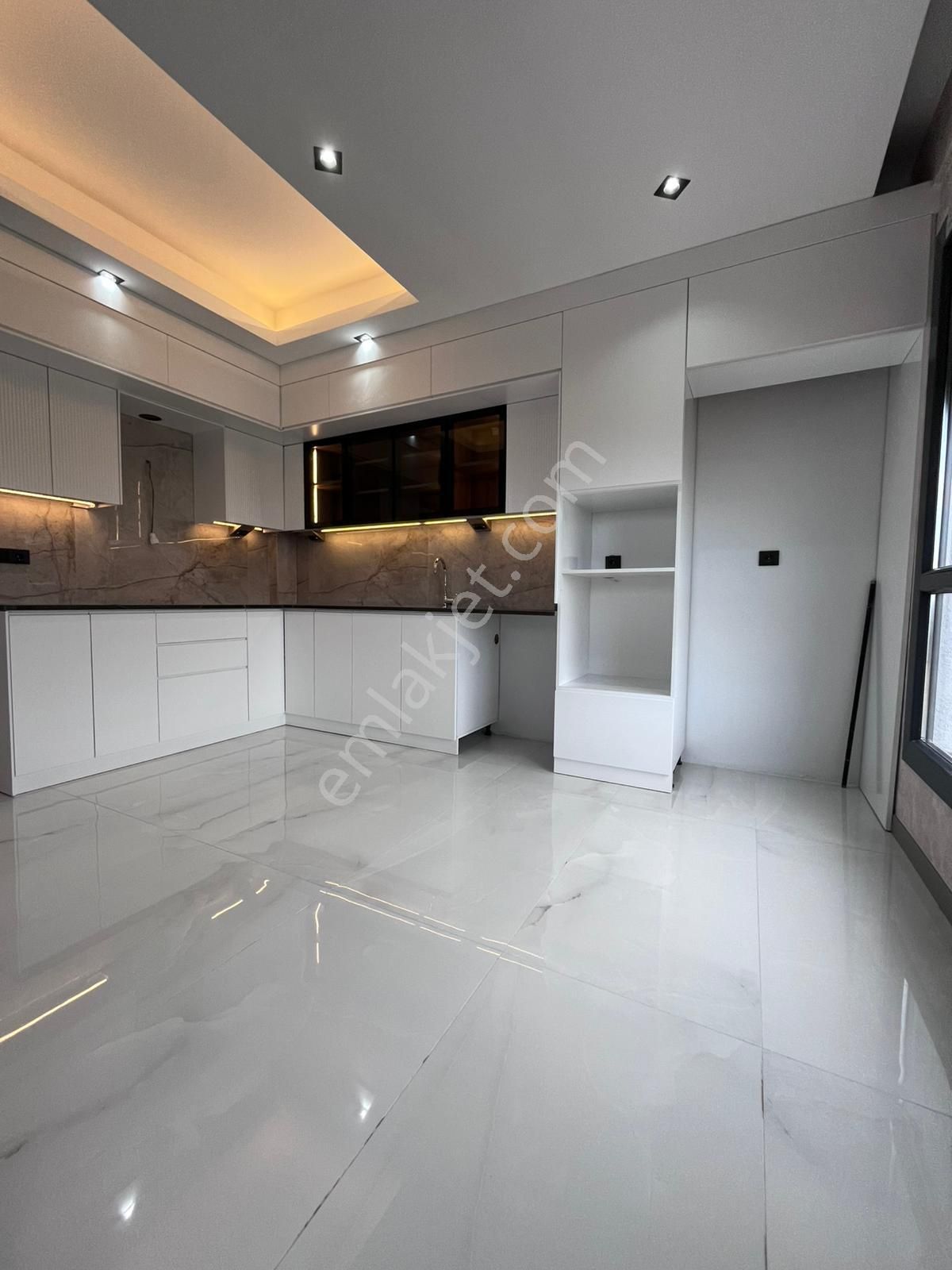 Çakmakta Satılık Lüxs Daire - Görsel 3