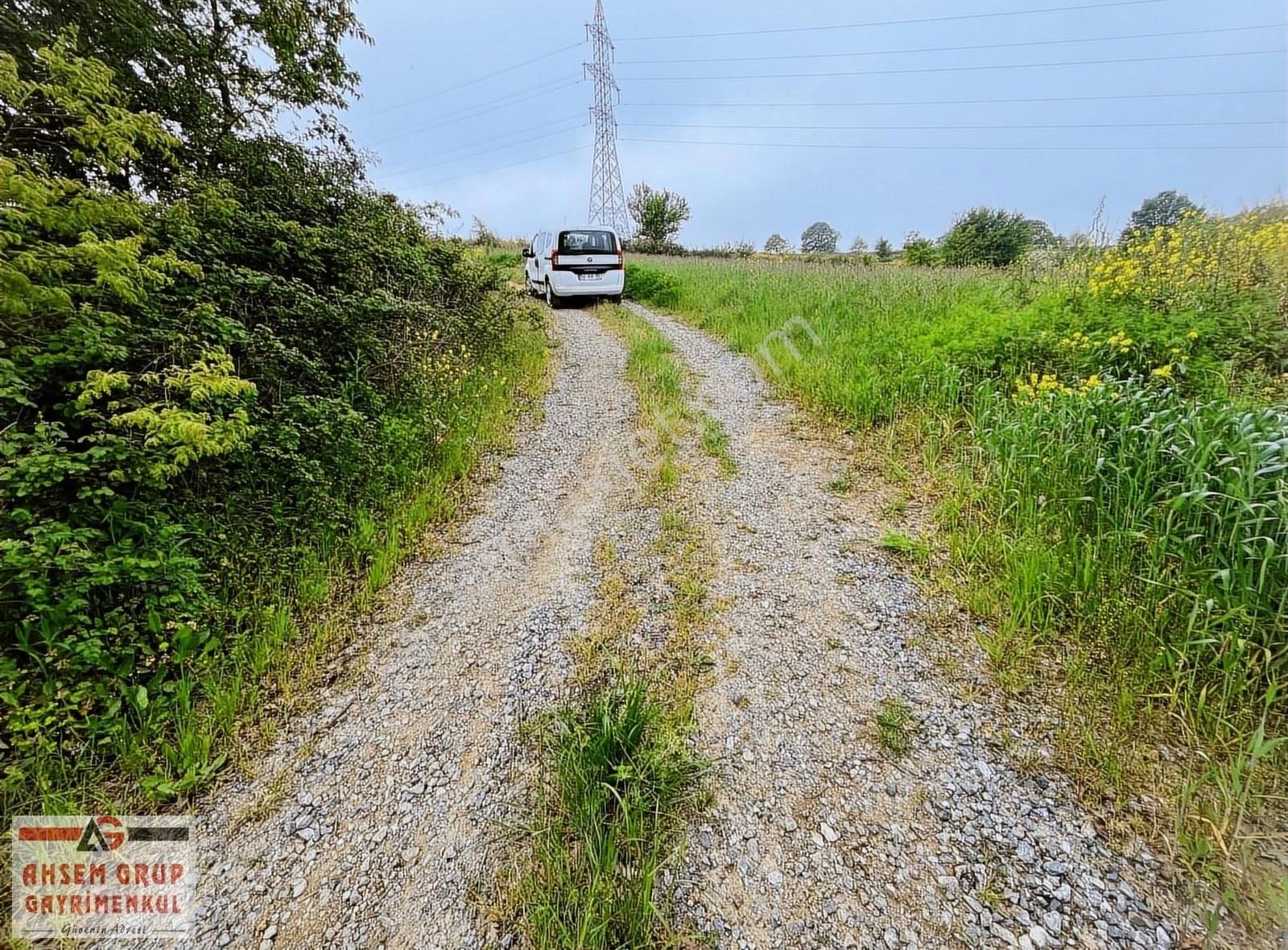 Örentepede Yol Kenarında Full Doğa Manzaralı 677 M2 Tarla