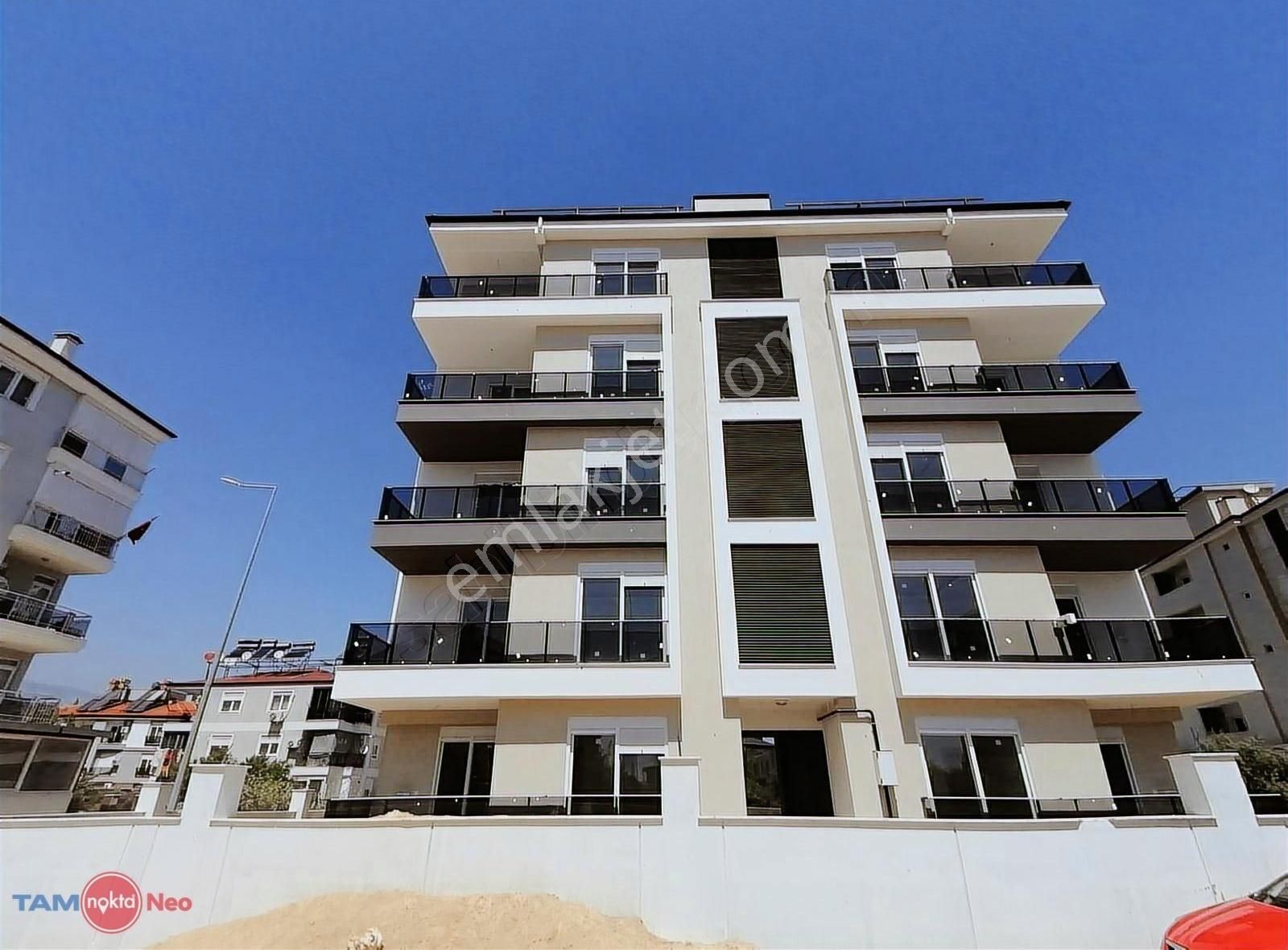 Yeniköy Merkezde Satılık Lüks 2+1 Ara Kat Daire