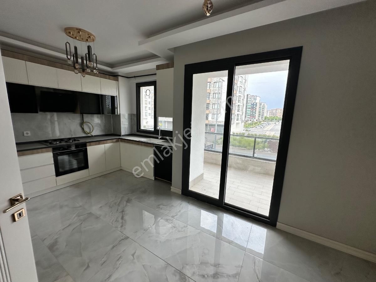 Tekel Arkası 2+1 Winstown Yakını 8. Kat 85 M2 Sıfır Lüxs Daire