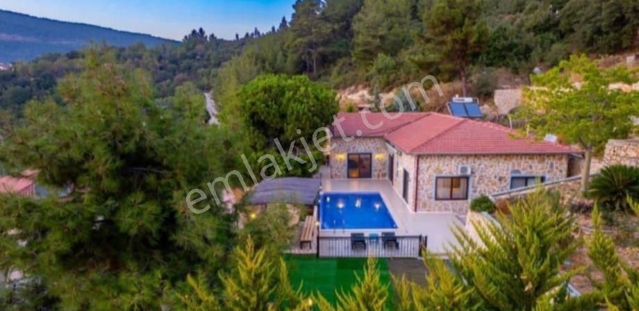 Remax Cıty'den Kaş Çukurbağ'da 1090 M² Bahçe İçinde Havuzlu Lüks Villa